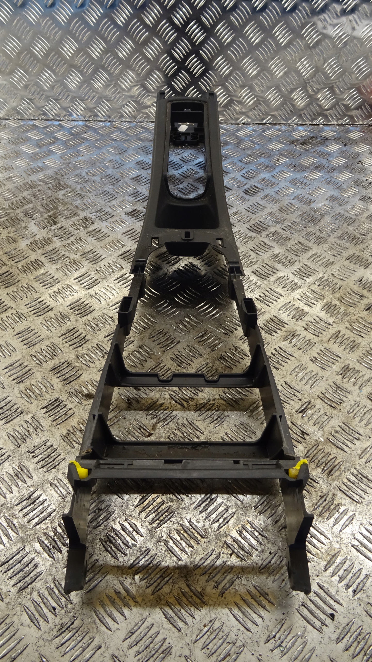 Tunel mitte Opel Corsa E 460029937 nr M156