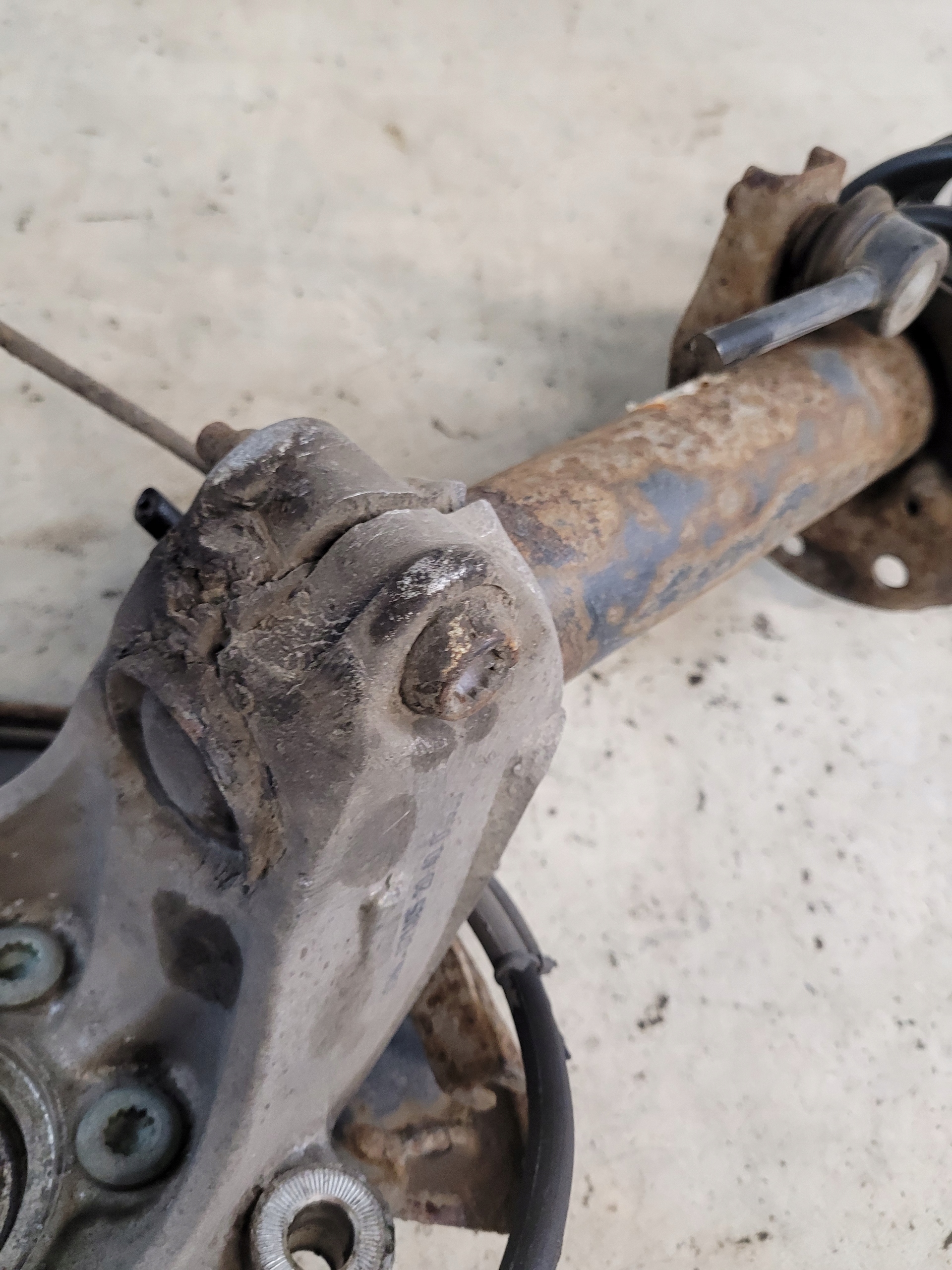 McPherson left front swing of the pivot VW PASSAT B6 2.0TSI