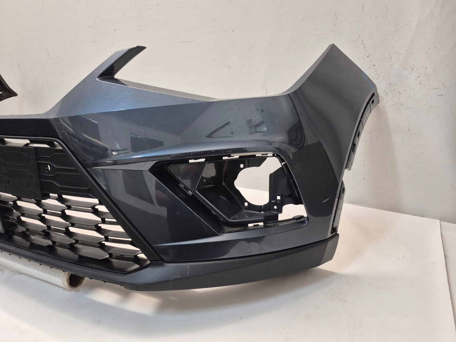 SEAT ARONA 6F9 17- bumper front front grid PDC 6F9807221B