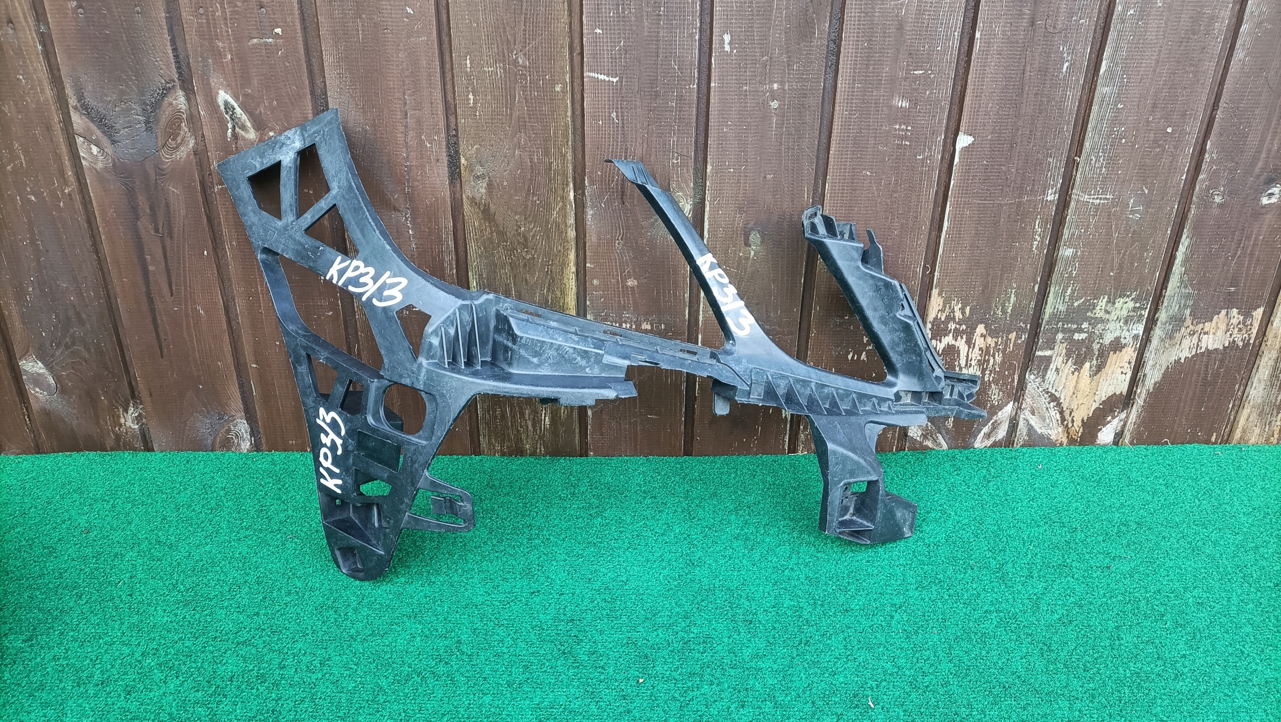 MERCEDES E-KLASA W212 AMG right bumper bracket front bracket KP3/3
