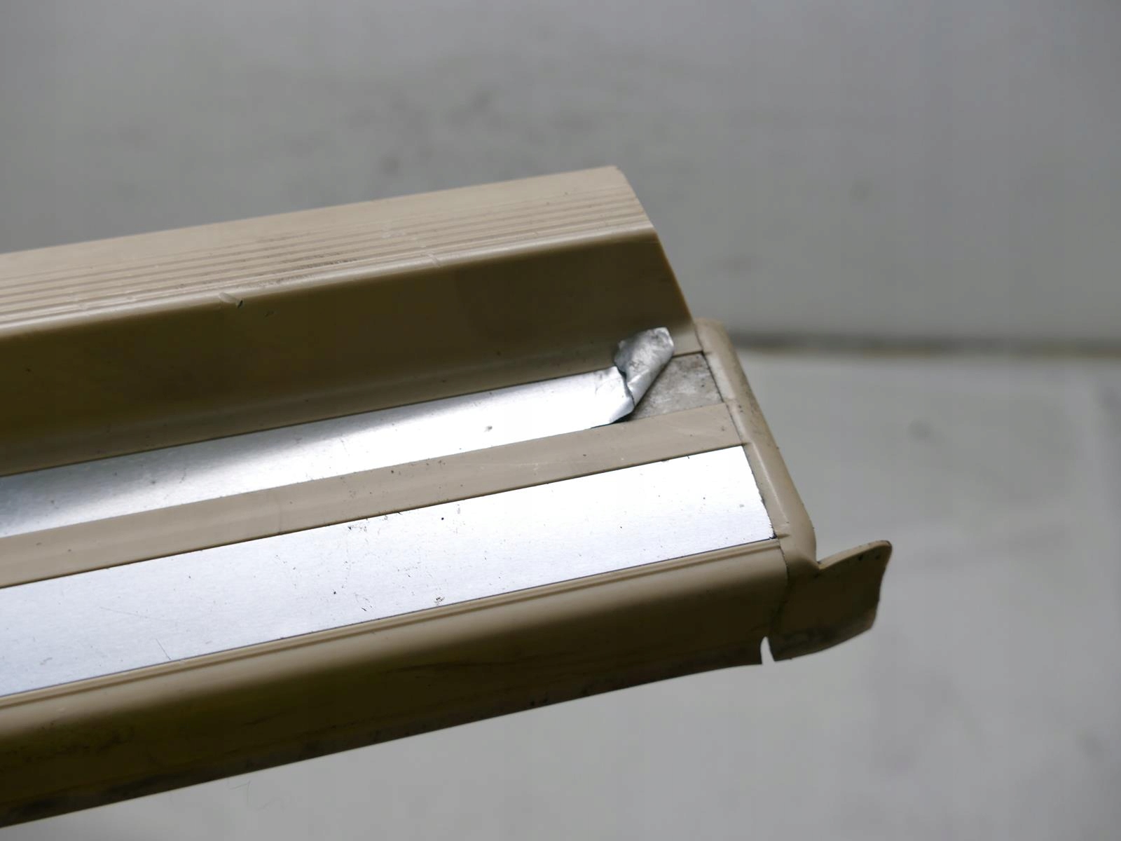 MERCEDES W124 LIFT COUPE moulding threshold cap left
