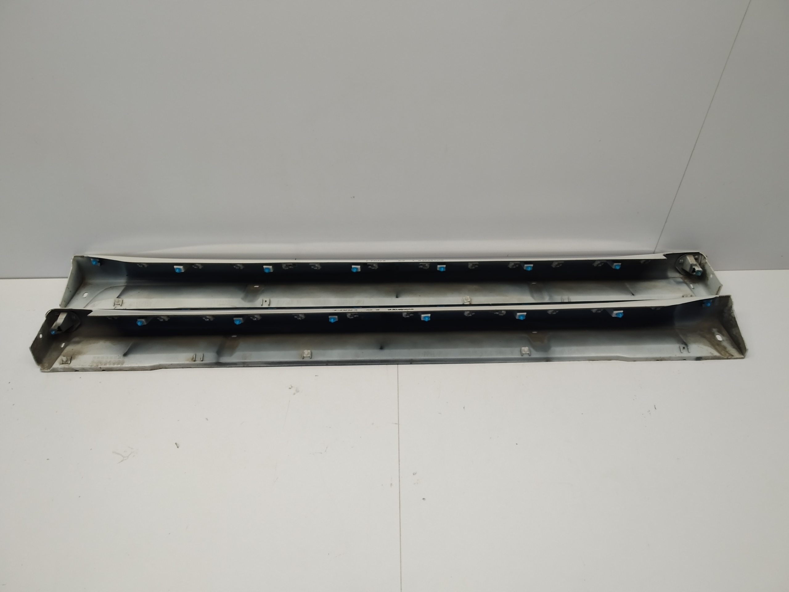 Mitsubishi Outlander III PHEV threshold moulding threshold cap left right biala