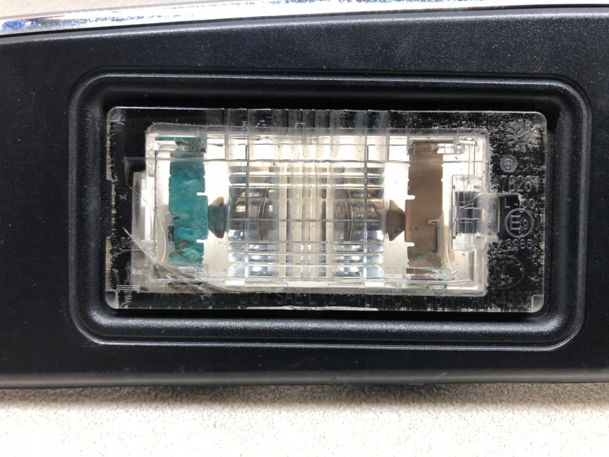 LISTWA KLAPY TYŁ MASERATI QUATTROPORTE VI Sedan/Limuzyna 670010449 Typ samochodu Samochody osobowe