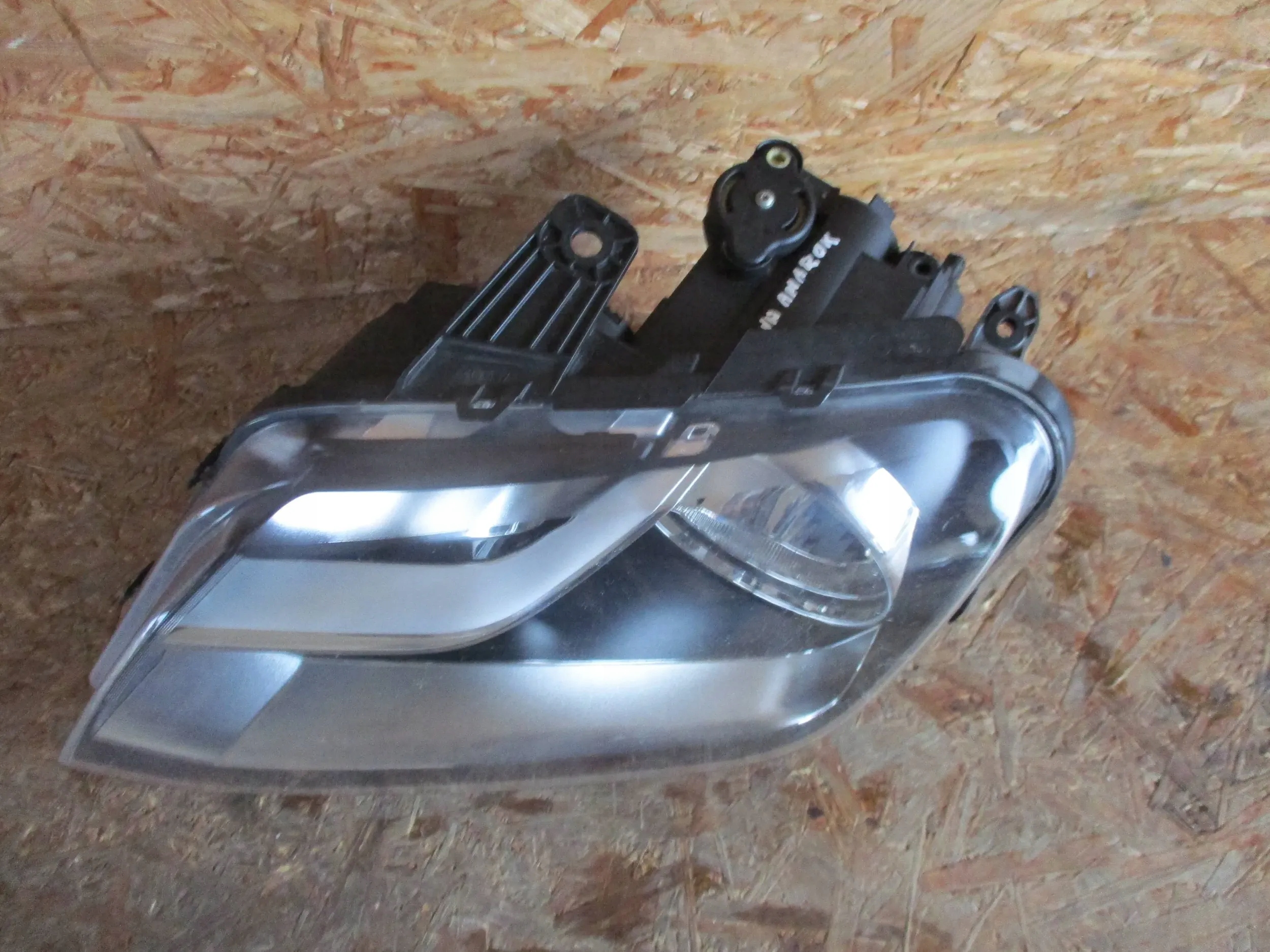 light front front left VW AMAROK 2H1