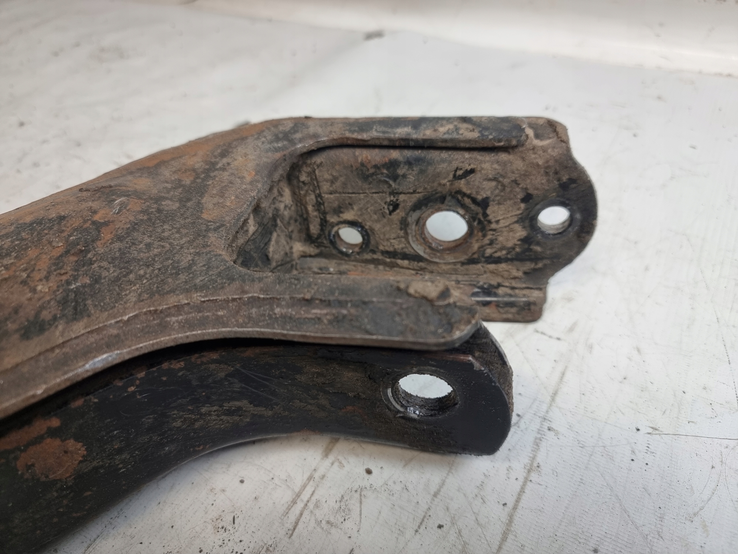 arm lower left front OPEL FRONTERA A 2.5 TDS