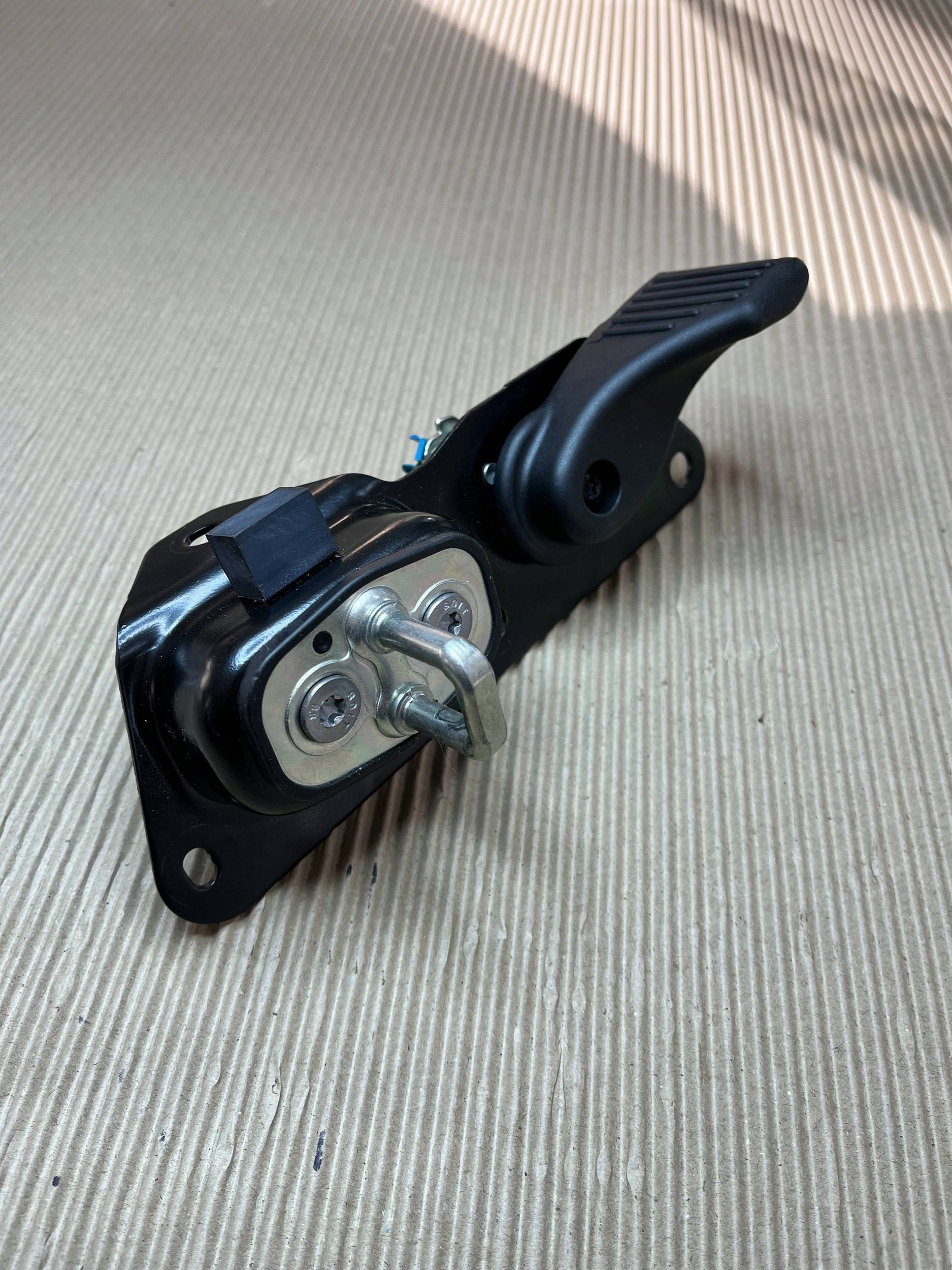 handle inner bonnet boot Citroen Berlingo 9818171480