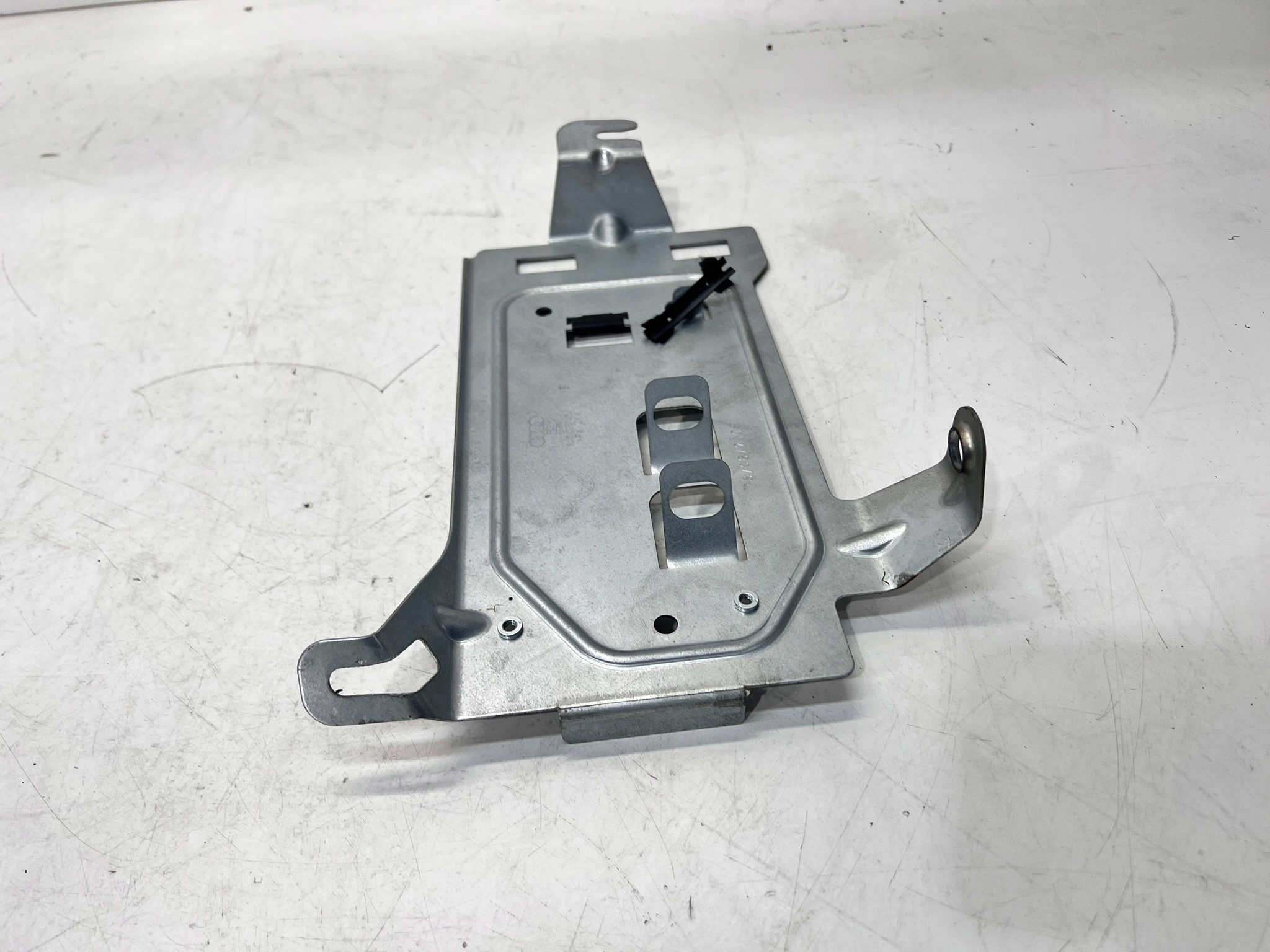 Poignée Support plaque Amplificateur AUDI TT 8J0035464