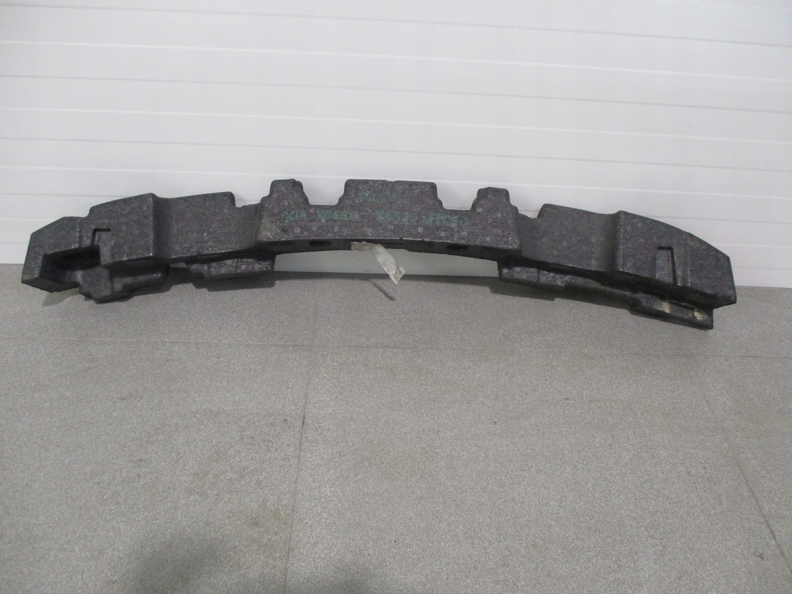 Absorber of a bumper front front Kia XCEED 19r- 86520-J7CA0