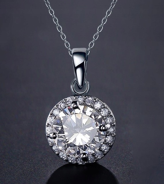 EKSKLUZYWNY NASZYJNIK, DIAMENTOWE CYRKONIE, PIĘKNY Marka TOTU