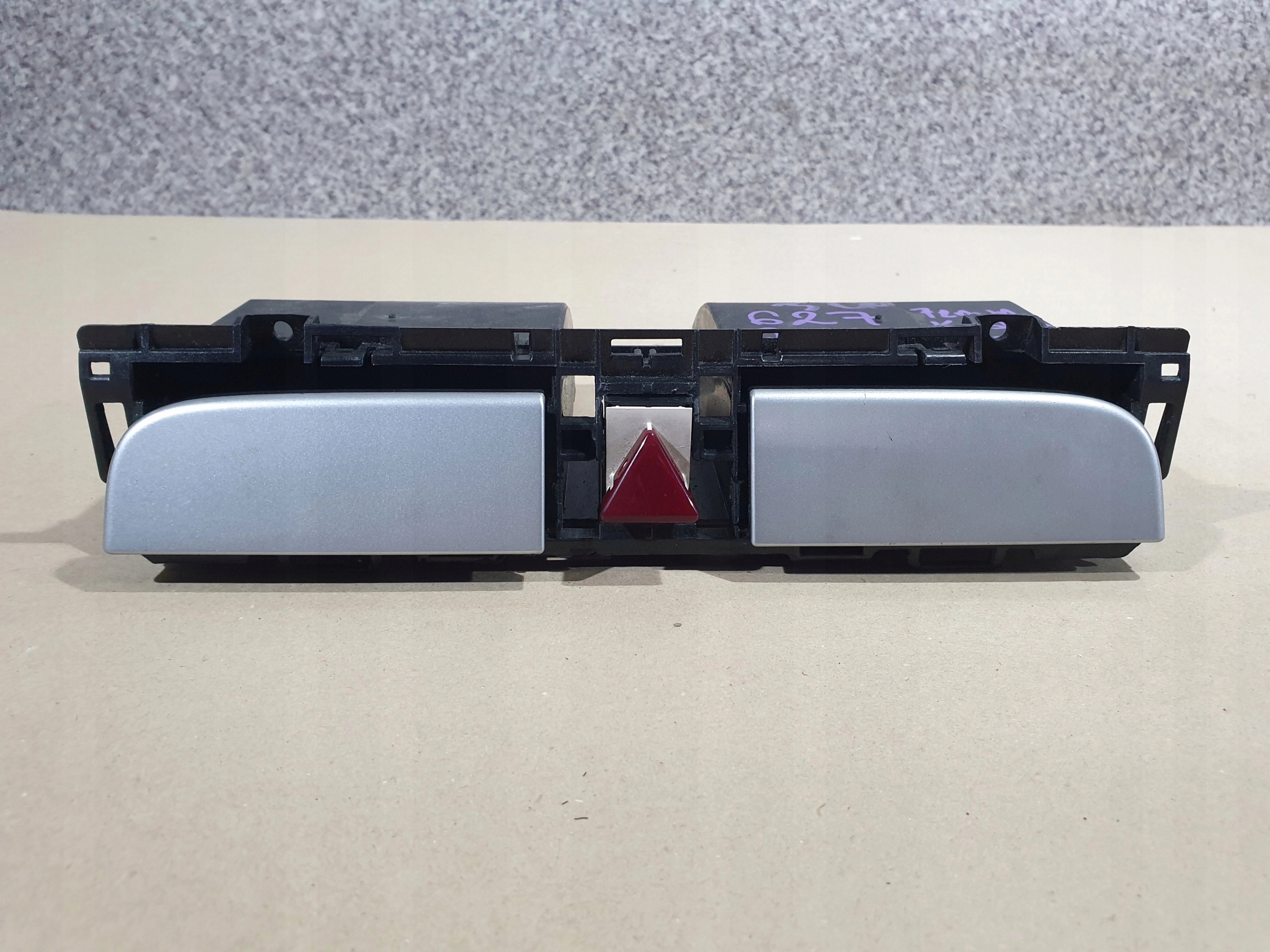 vw PASSAT B7 бардачок 3C0858407