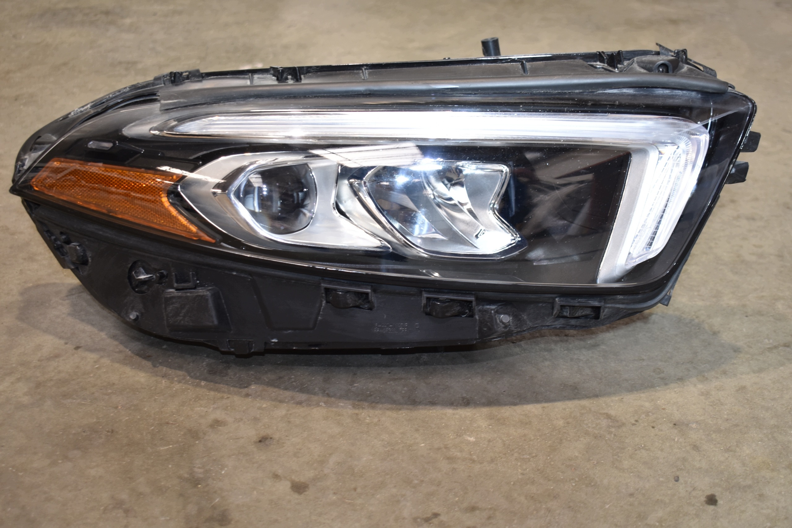 perfect condition light front front right + MODULY MERCEDES W177 A1779064205 1