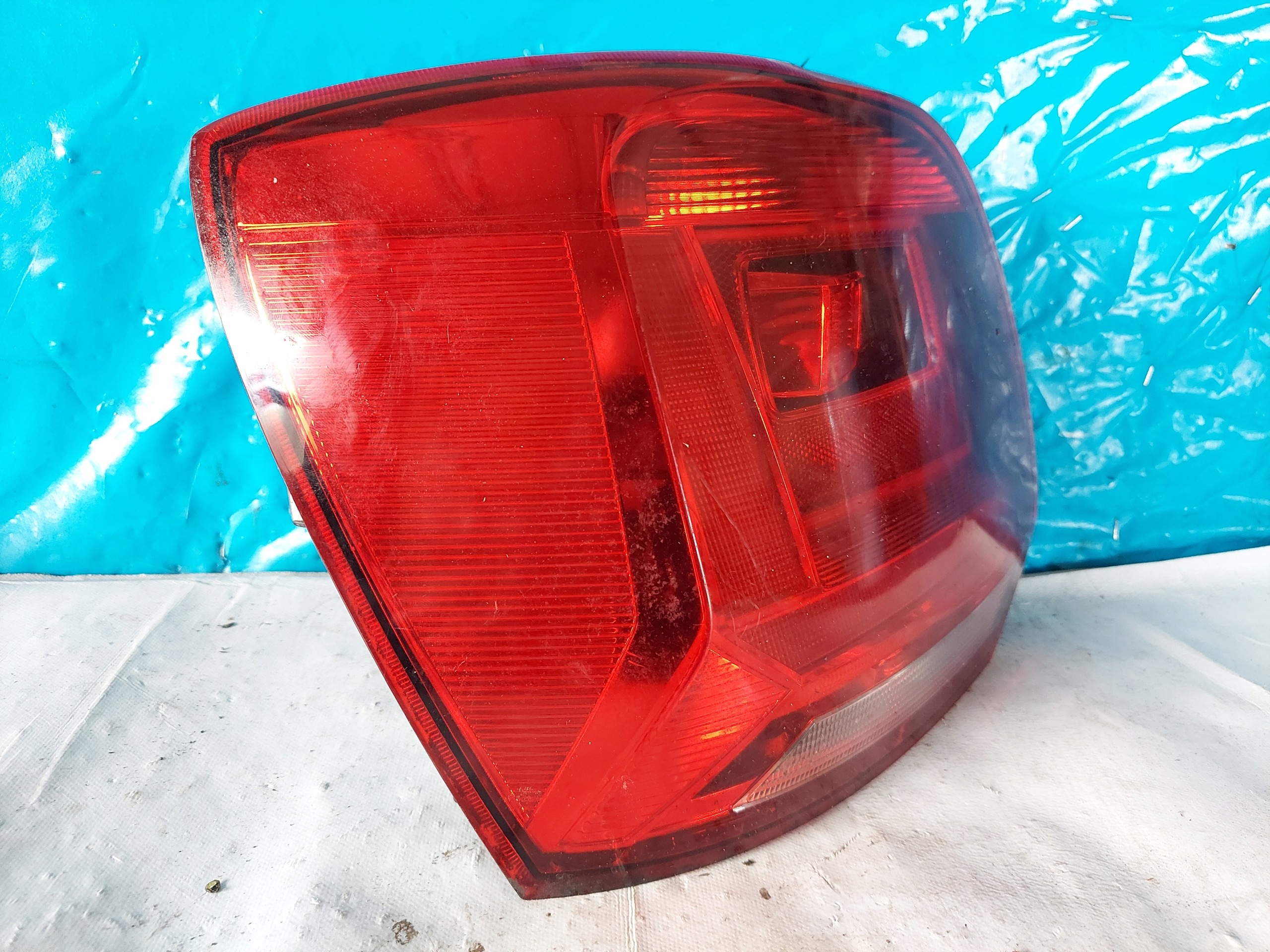 light VW POLO V 8C0945111 left rear part