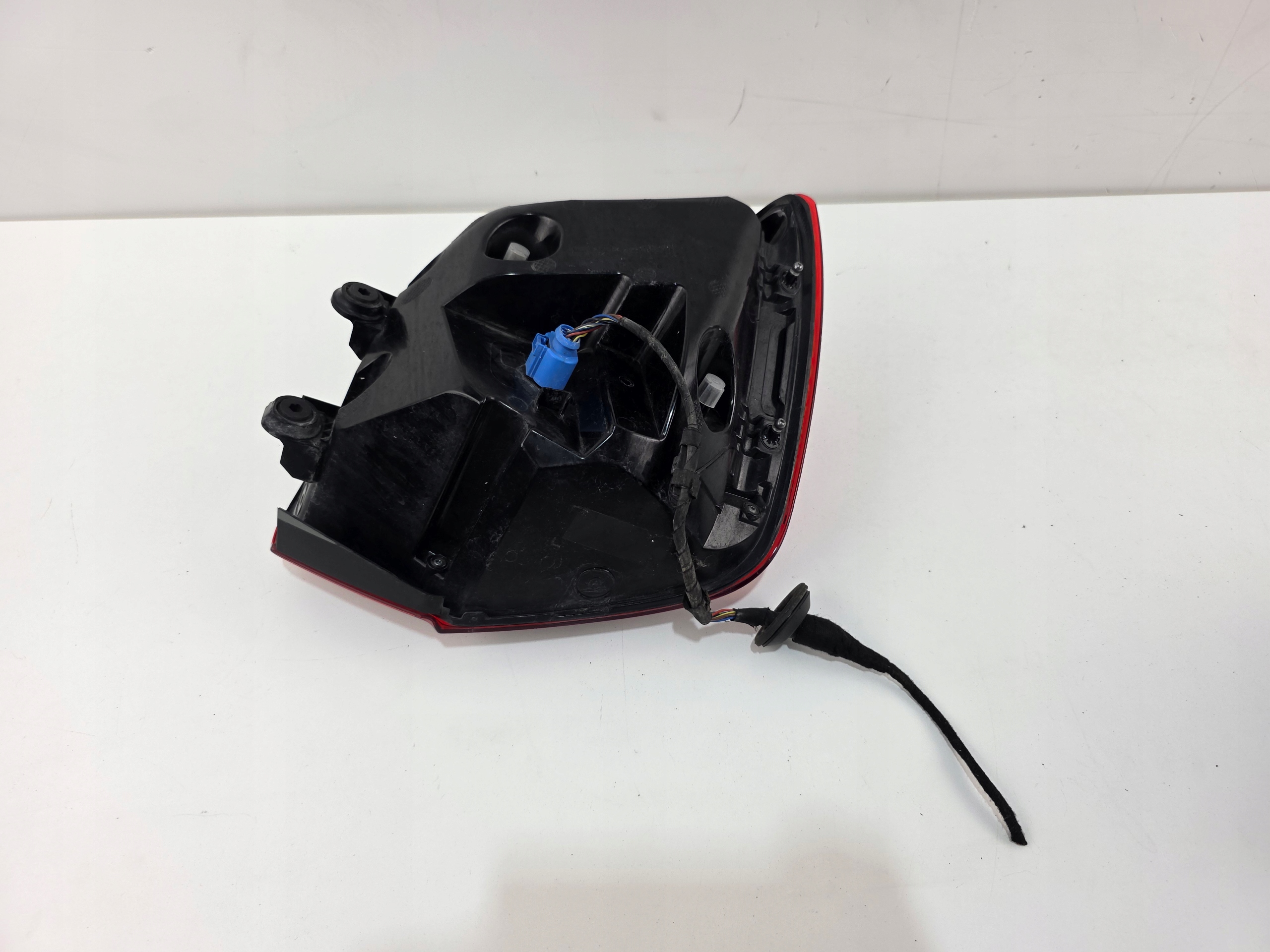 light left rear AUDI Q2 81A 81A945091B