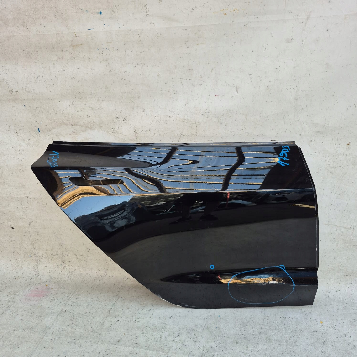 TESLA MODEL 3 17- door right rear part rear.