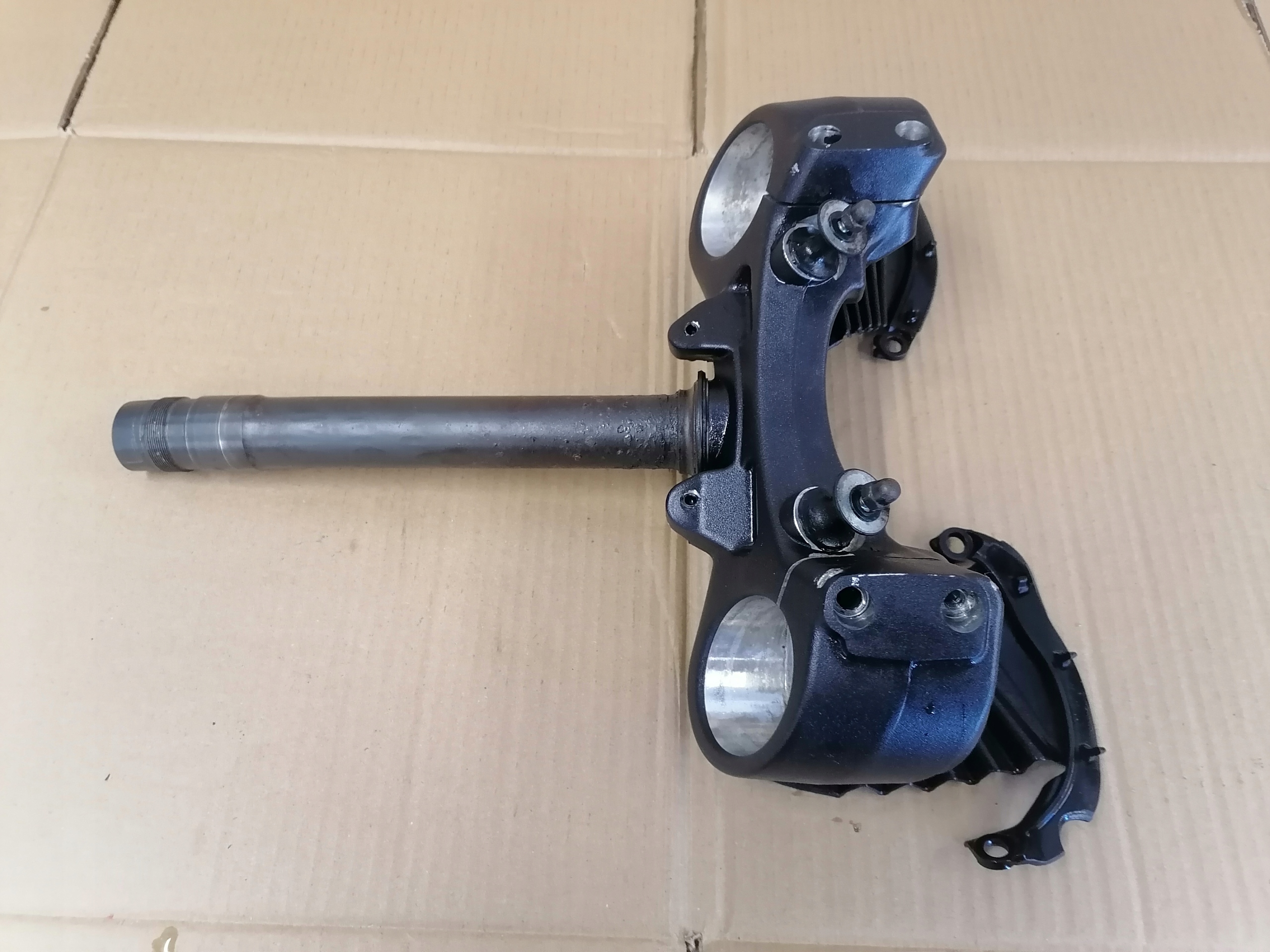 Ducati diavel 1200 półka dolna