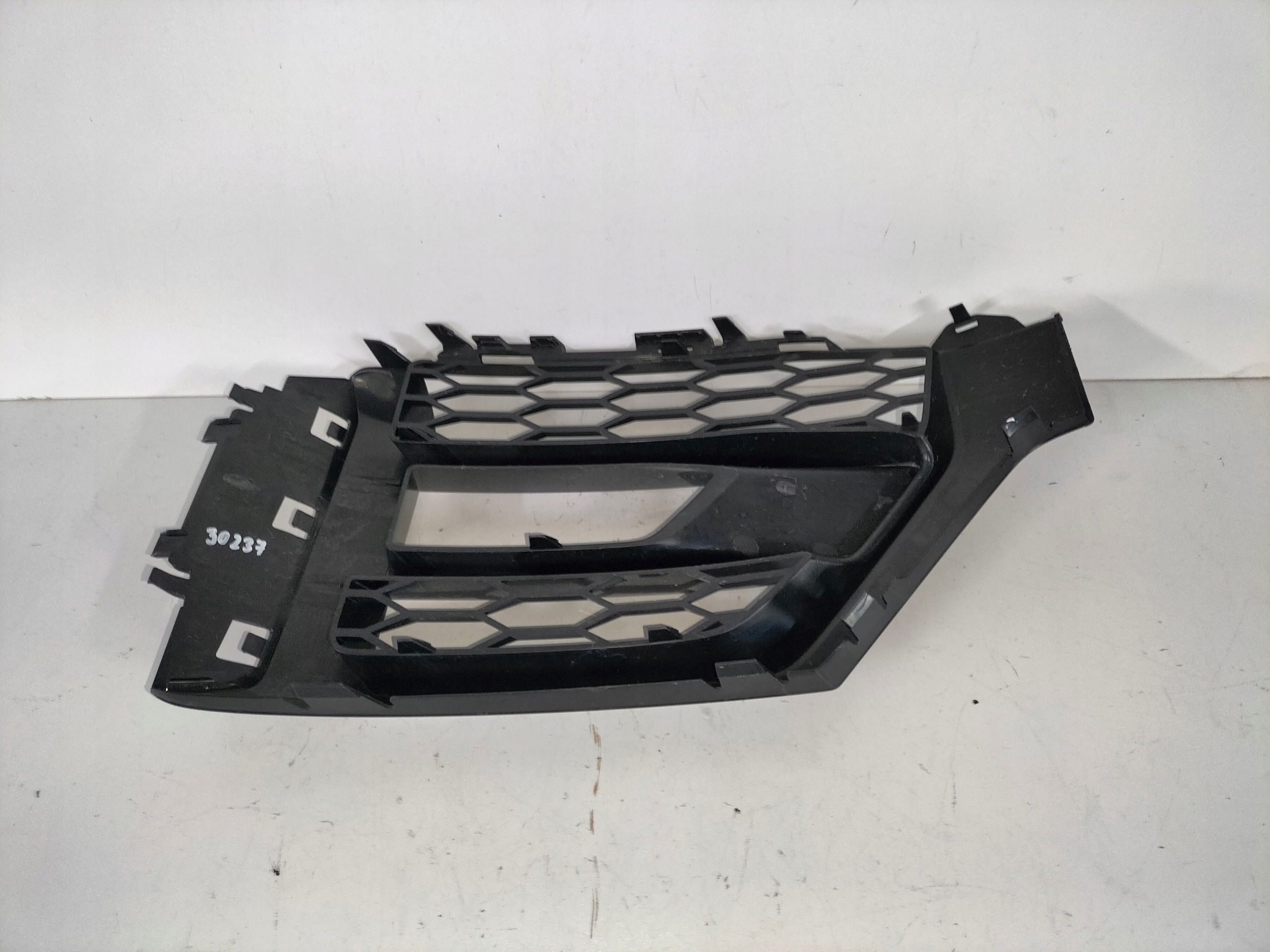 GRILL LÜFTUNGSGITTER DER STOSSSTANGE RECHTS AUDI Q2 16- S-LINE