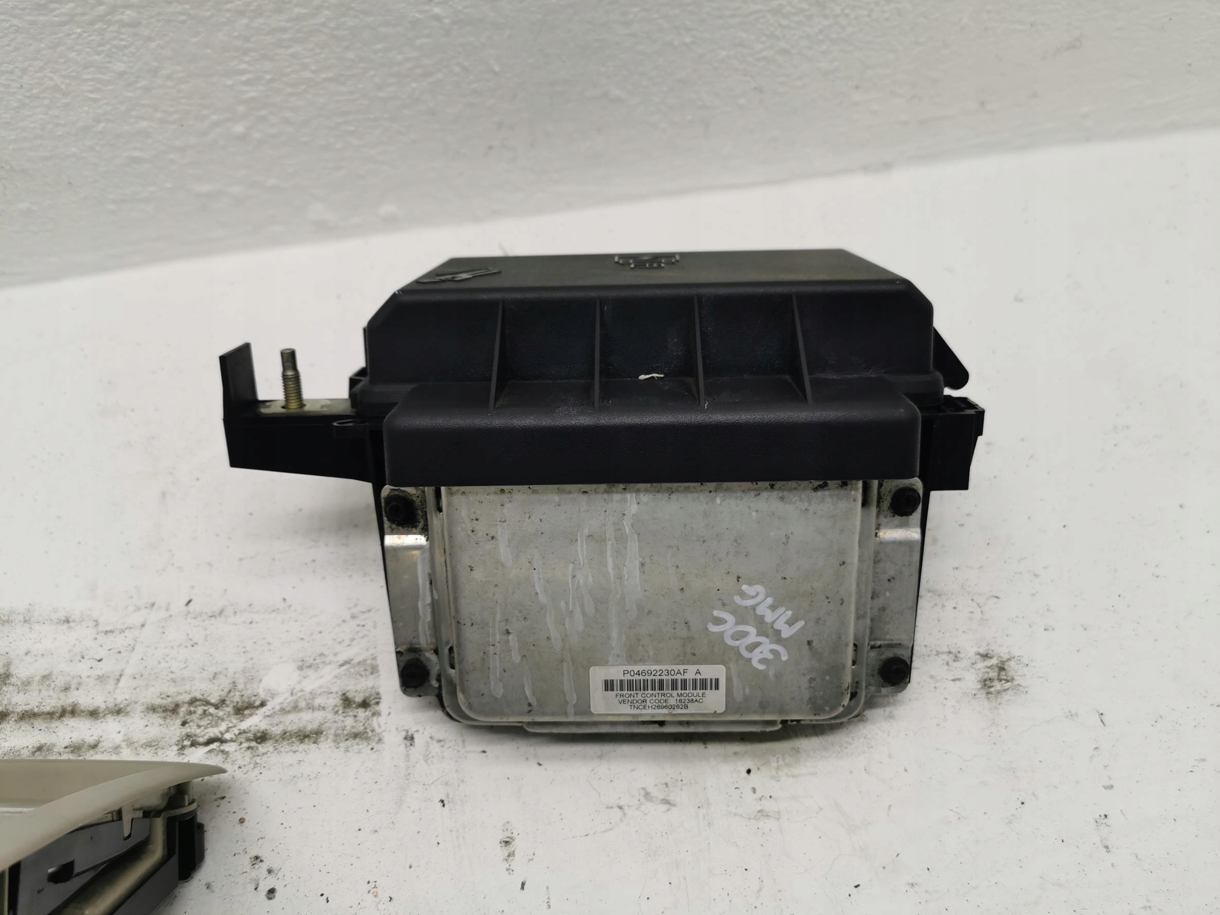 module compartment KOMFORTU CHRYSLER 300C P04692230AF