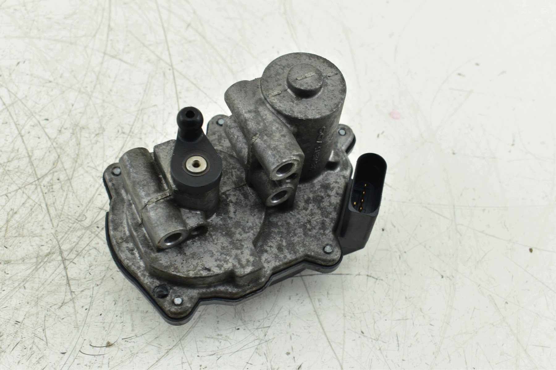 regulator Klap header pipe VW GOLF 6 AUDI A4 B8 2.0 TDI 03L129086 A2C53248883