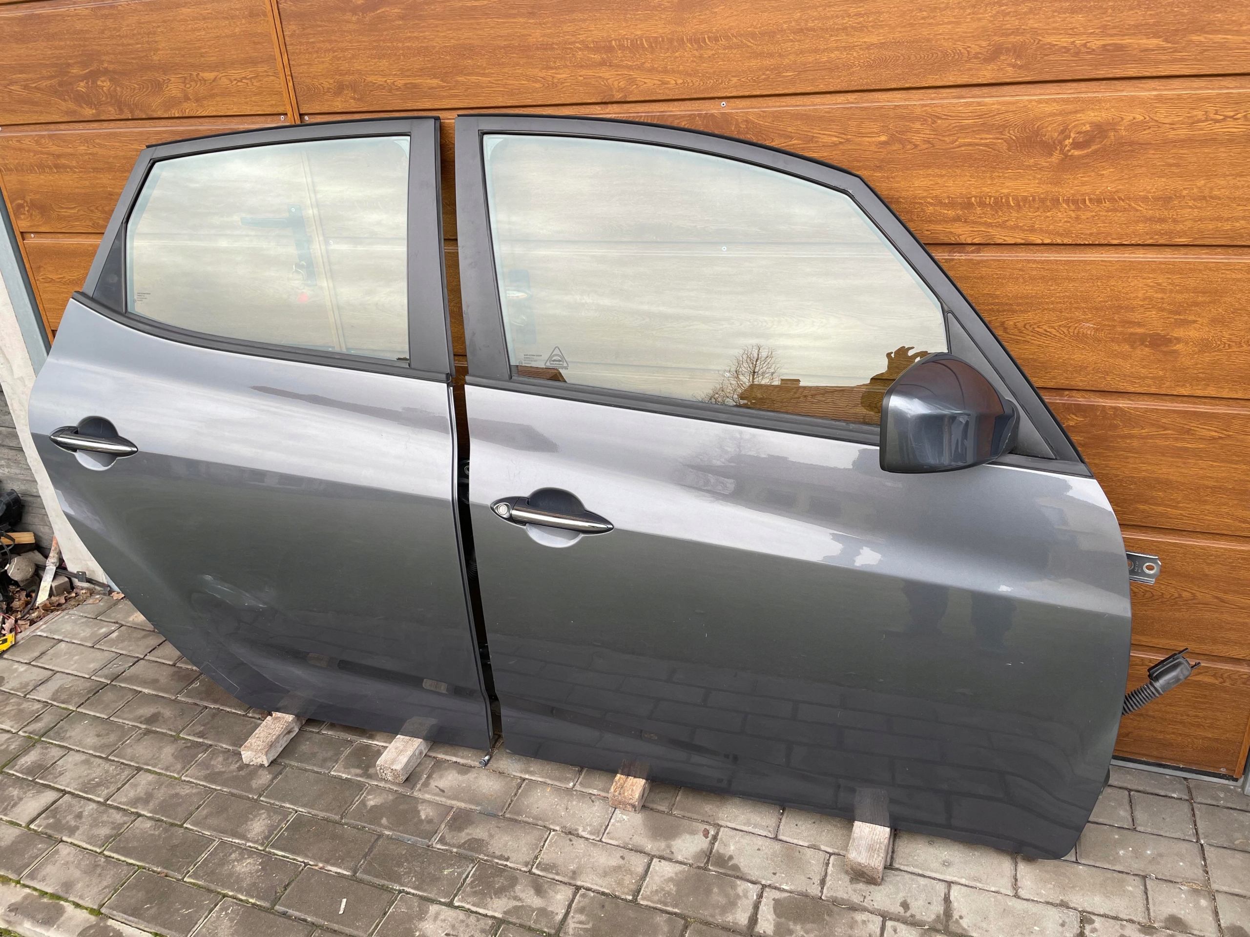 KIA VENGA HYUNDAI IX20 09 -- ПРАВАЯ ДВЕРЬ 9А
