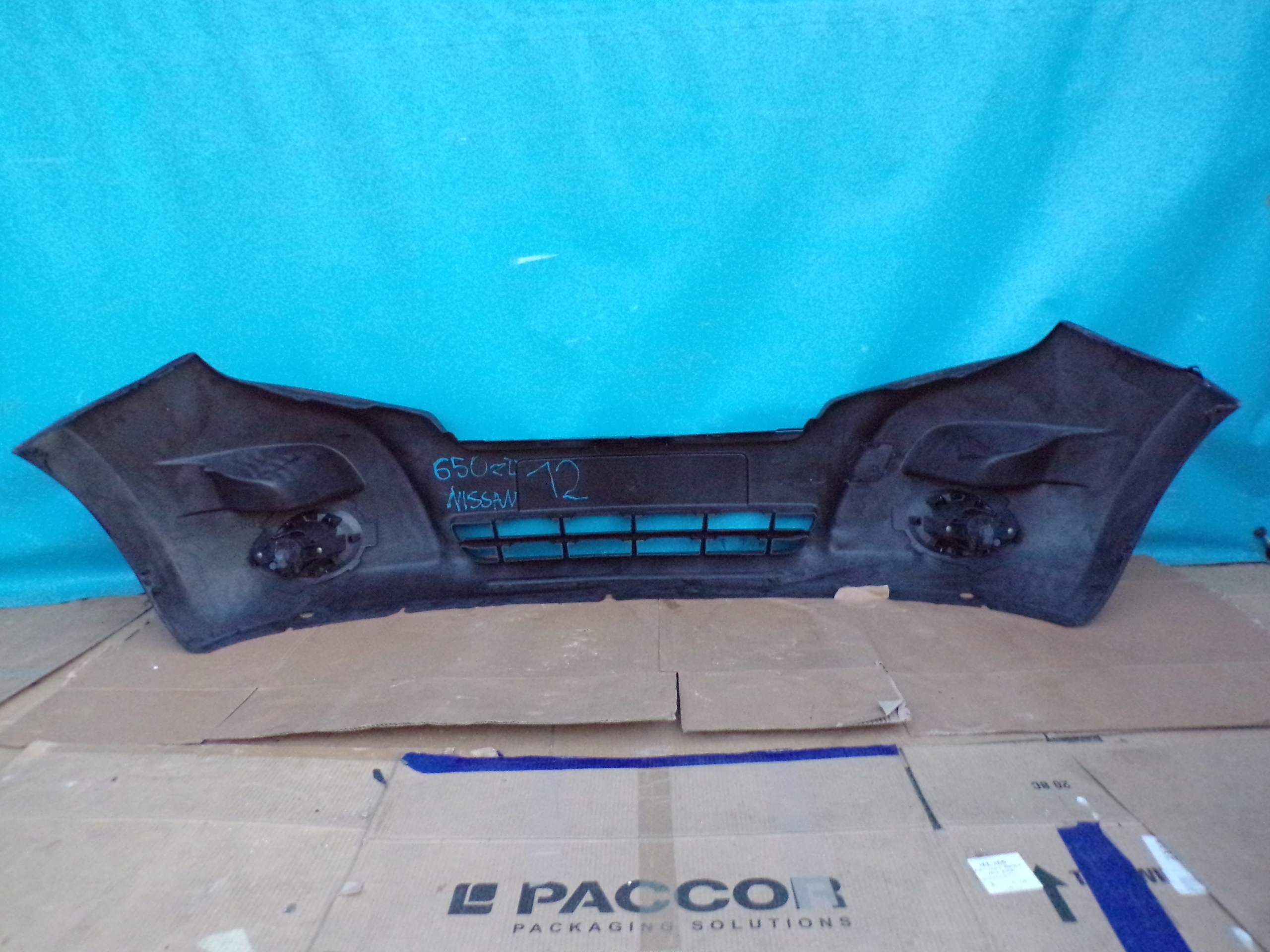 Nissan NV400 NV 400 2010 - bumper front front original fog lights