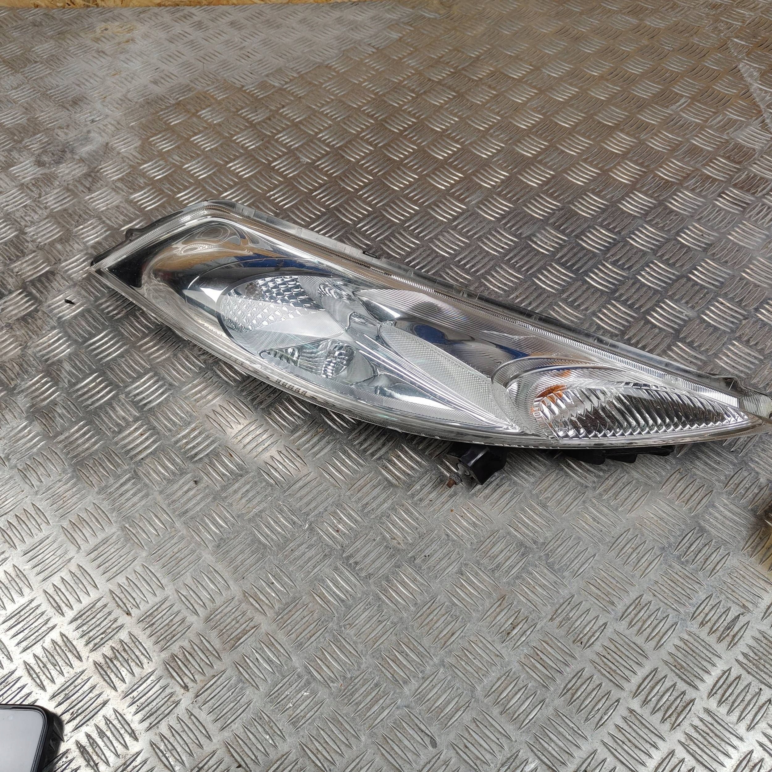 Reflektor light front side right Nissan Juke and F15