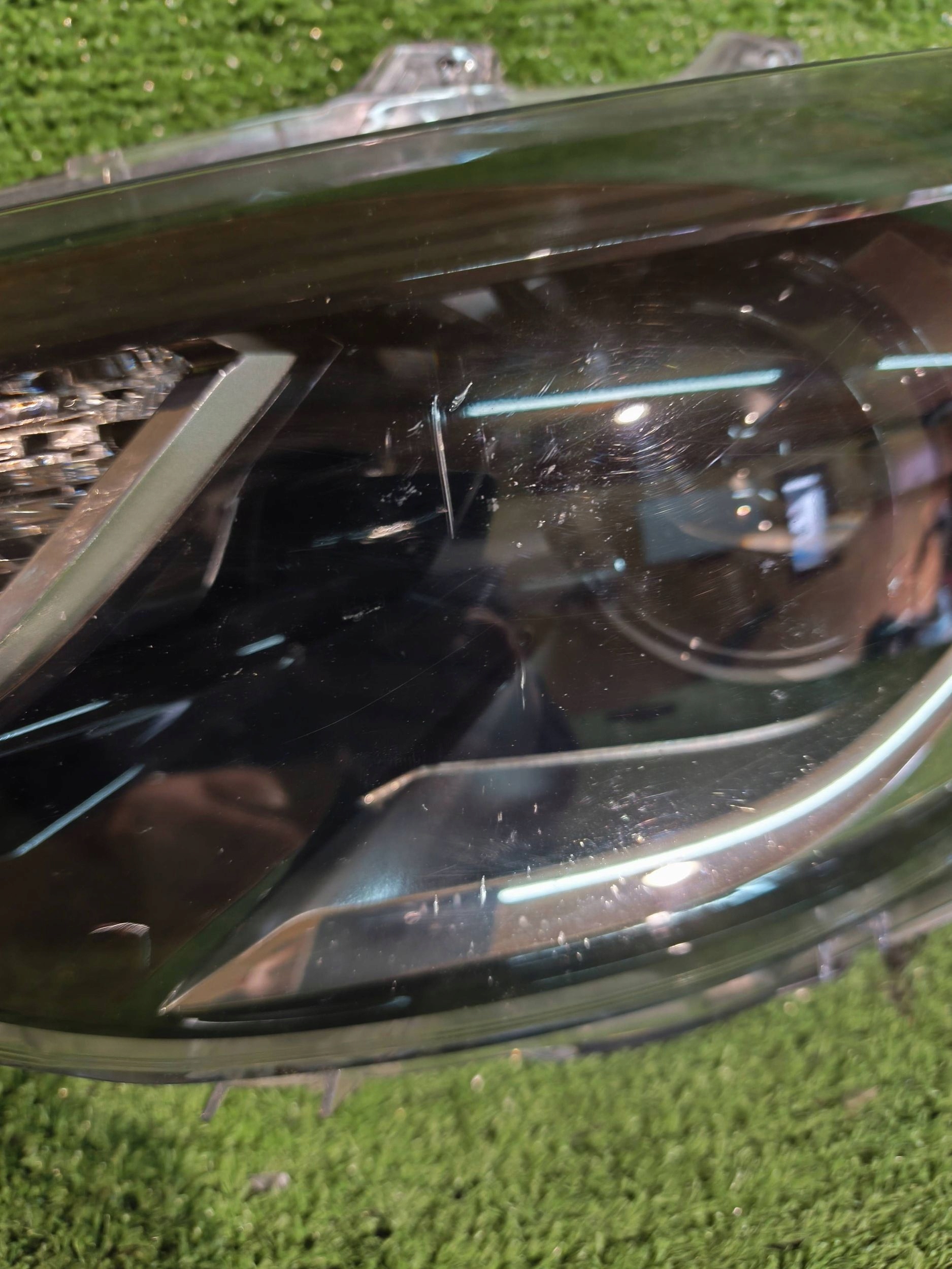 REFLEKTOR left front TOYOTA COROLLA CROSS 20- lens NR.1012