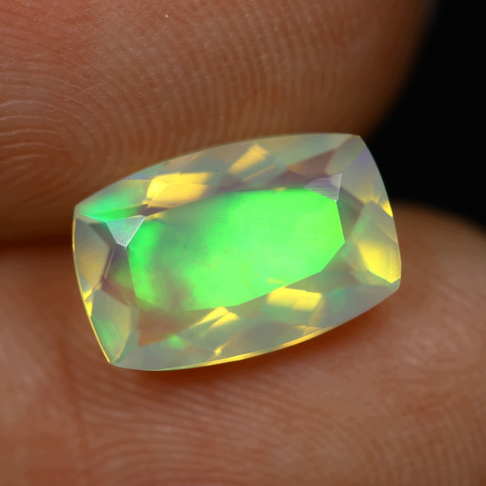 Přírodní opál 1.58 ct Cushion Etiopie certifikát Wbd
