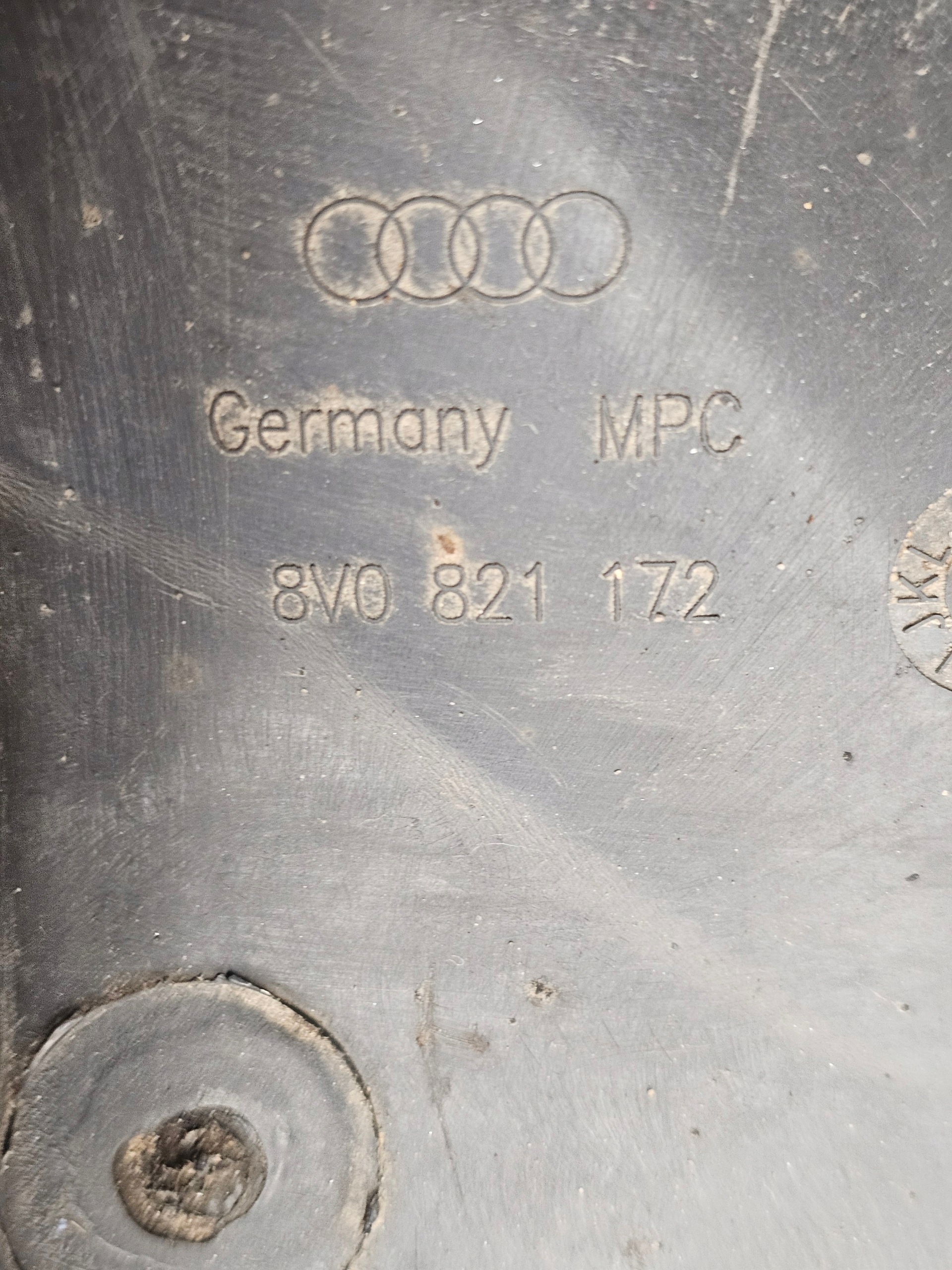 mudguard right front right AUDI A3 8V 8V0821172