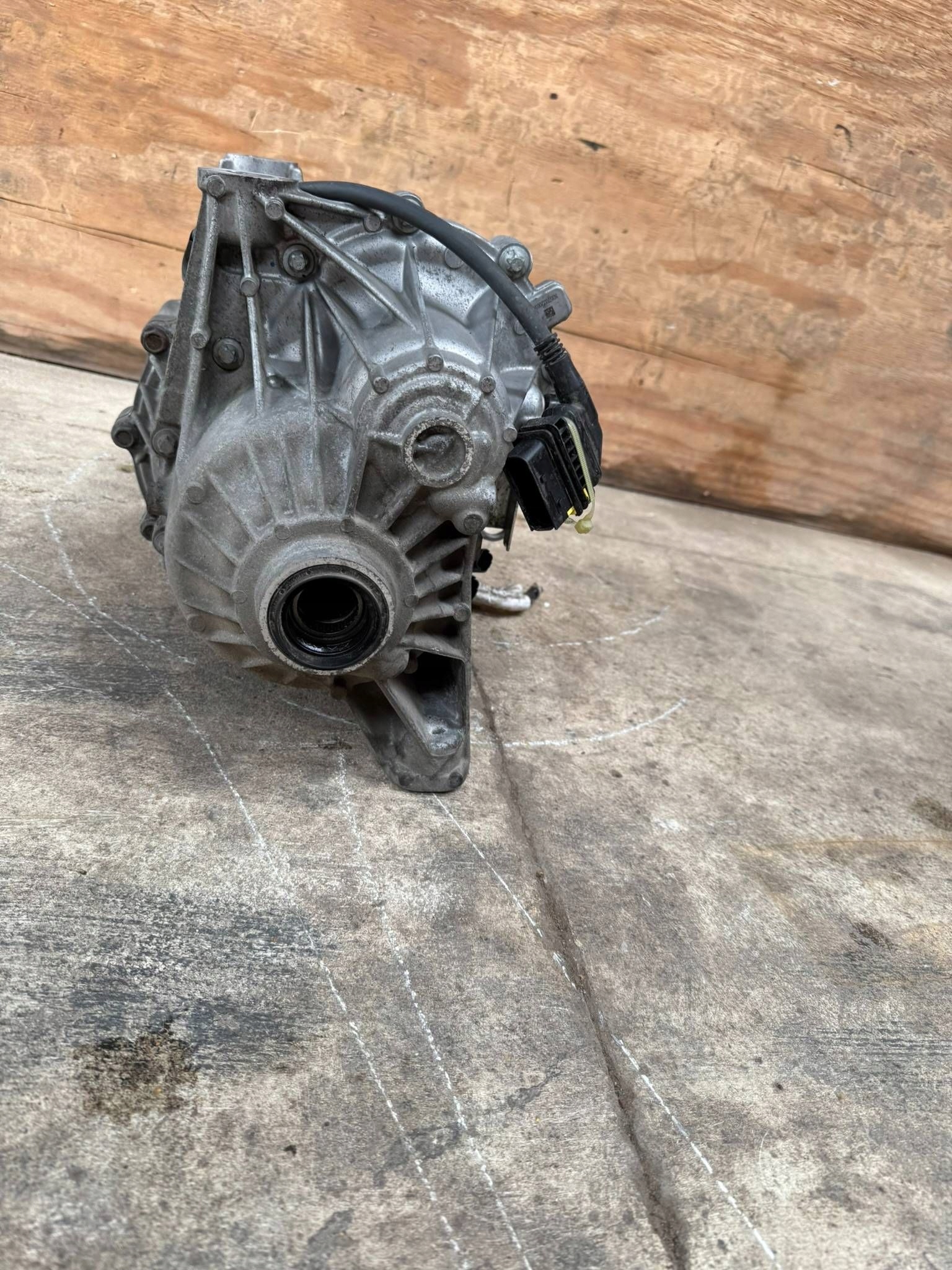 Volvo V60 II T8 2022 engine rear mechanism 32339095 electrical