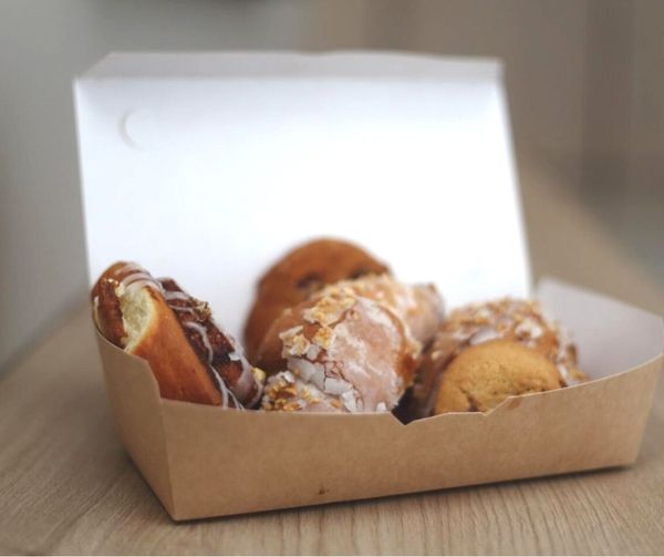 PAPIEROWY POJEMNNIK NA PRZEKĄSKI | 100% recykling EKO | 20x10x5cm 100 szt. Materiał papier