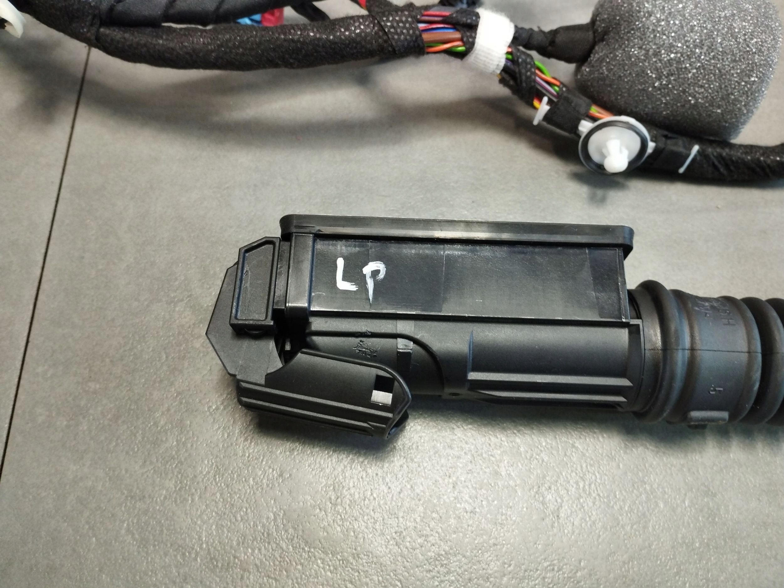 Audi A5 B10 bundle door left front 8B3971029BD