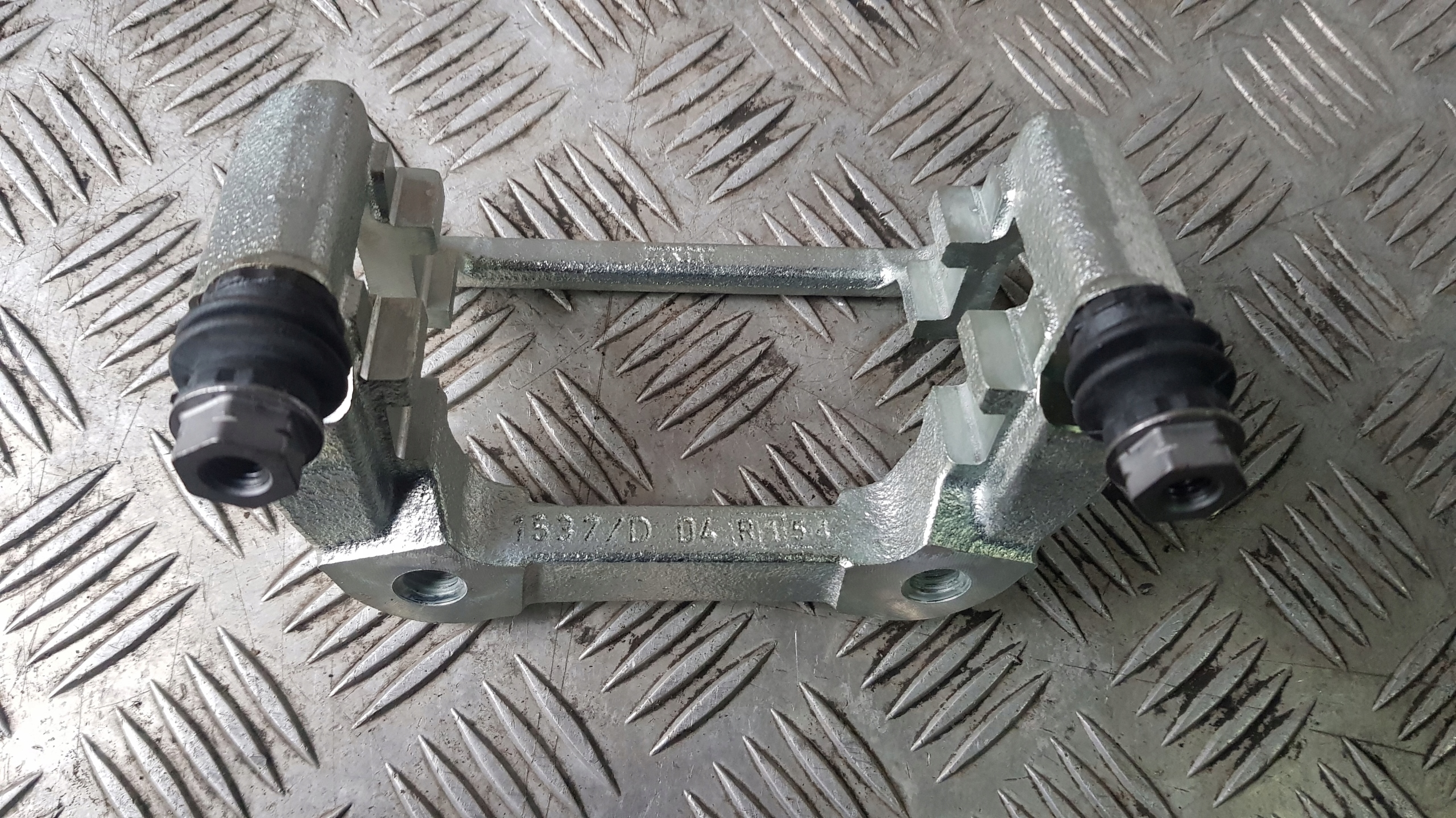 VOLVO V60 JARZMO Bremse links heck 1537/d TRW
