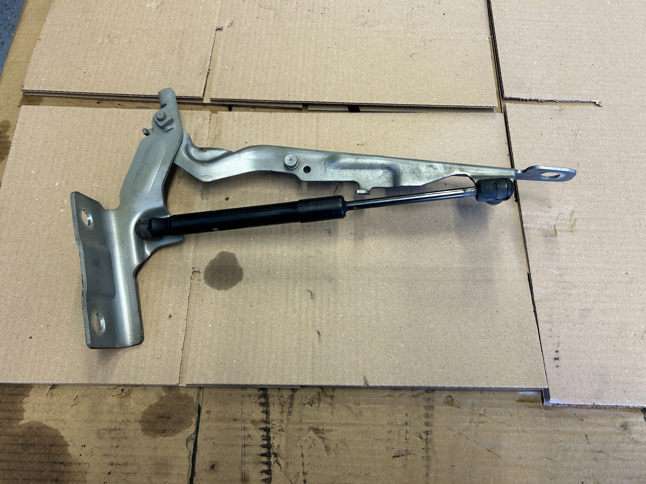 VOLVO V60 hinge bonnets right 30799179