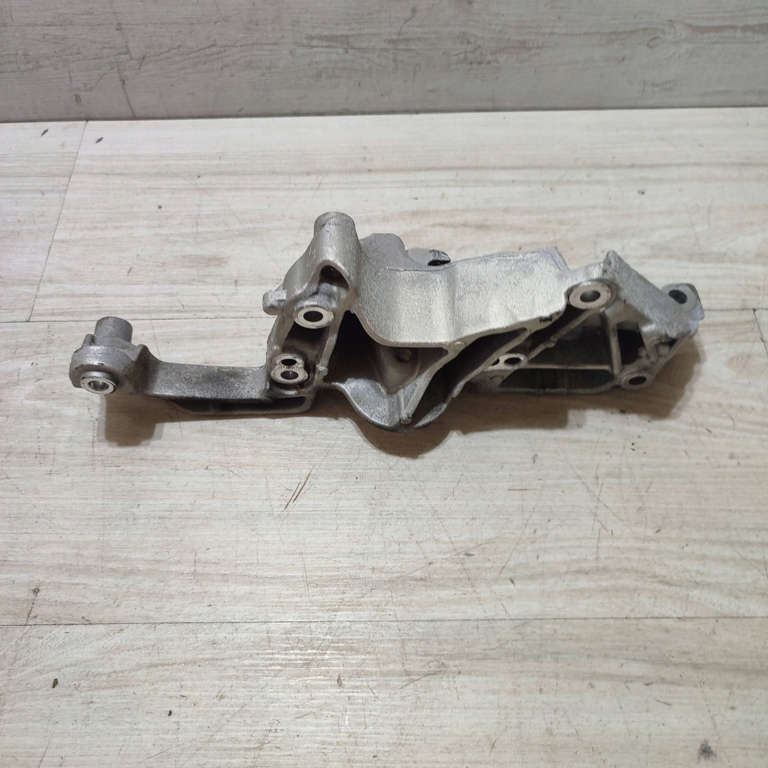 supporto alternatore Opel Corsa F 9809714680