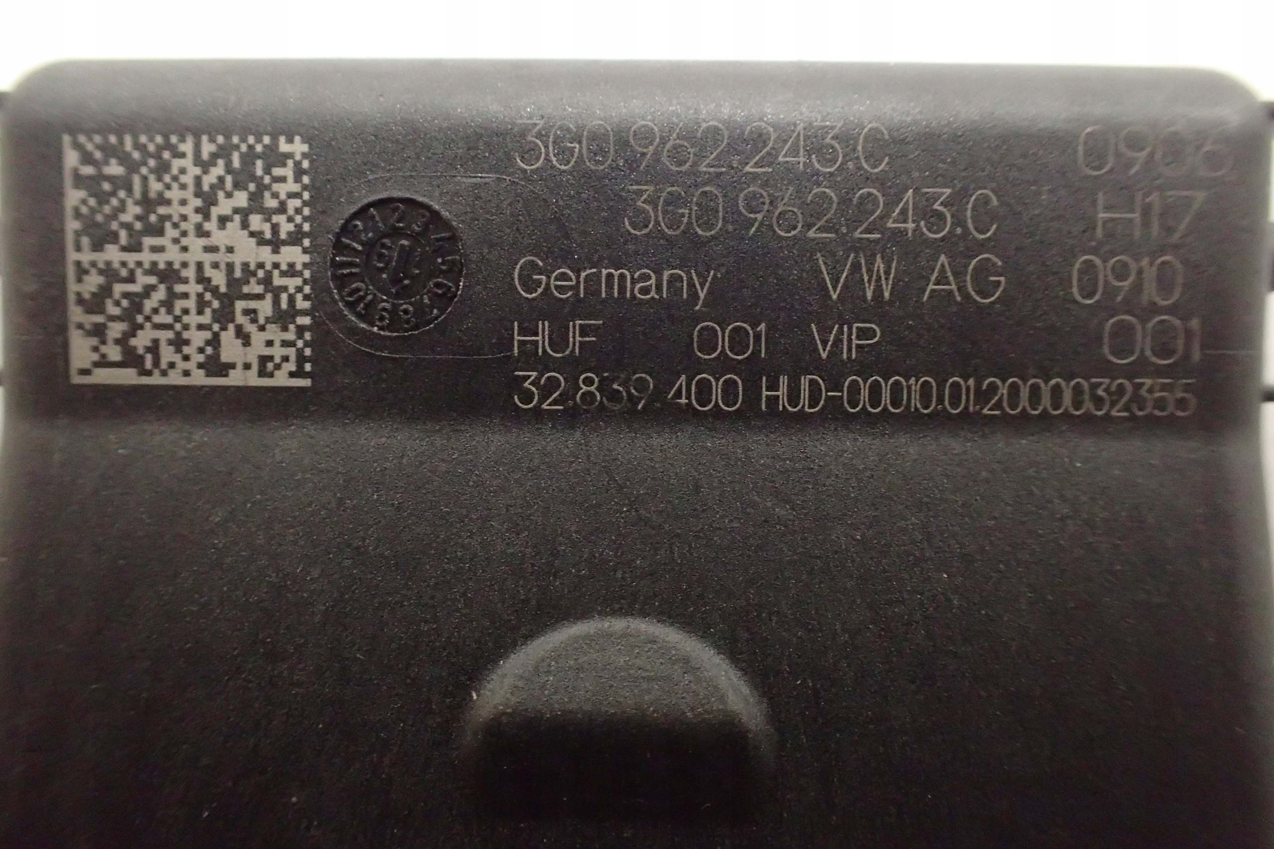 3G0962243D - Модуль крышки багажника AUDI 3g0962243c