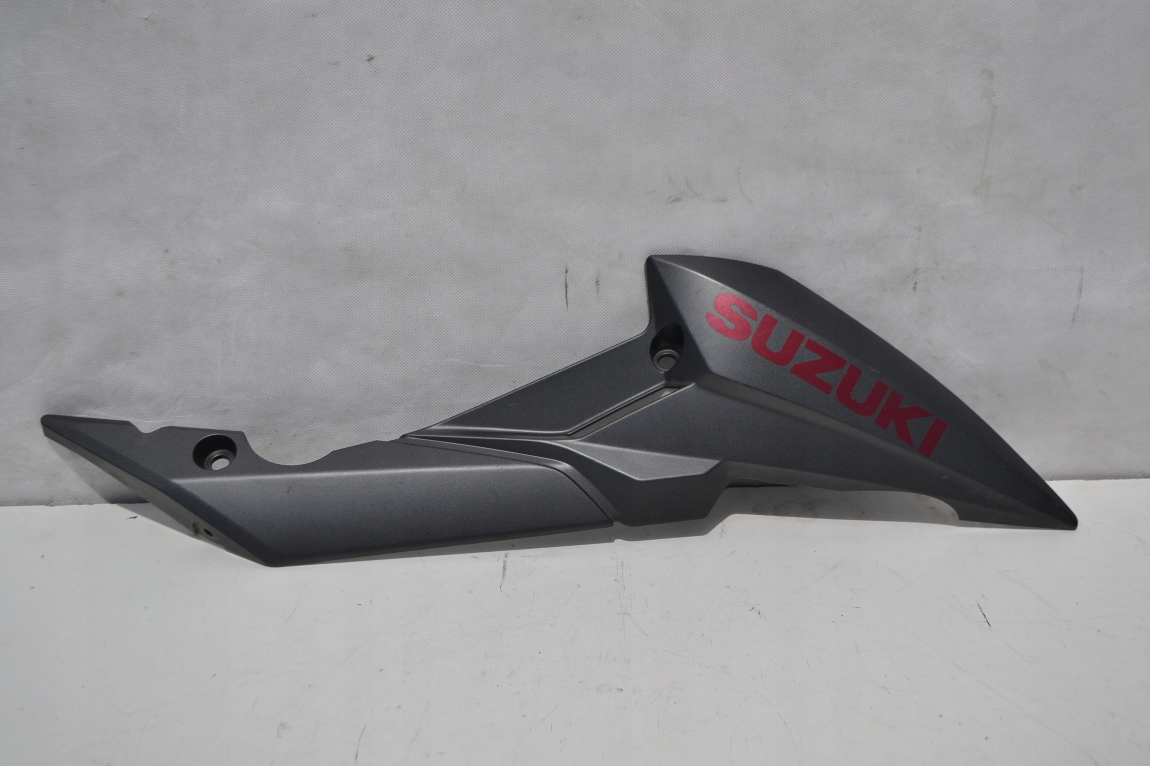 94471-13K0 - вилка бекон сторона обтічник Suzuki GSXS GSX-S 750 2018