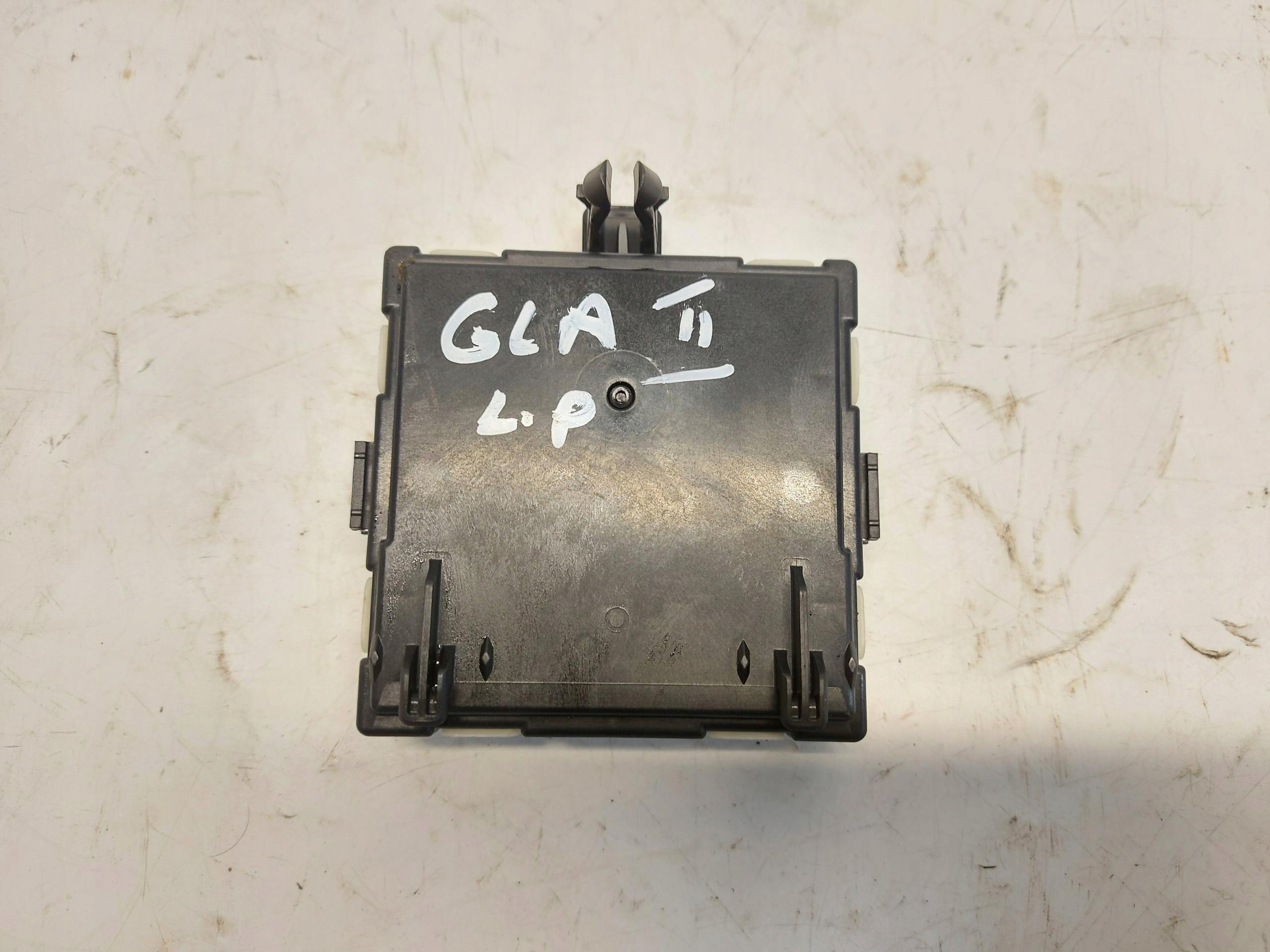 Mercedes GLA 200 II H247 W247 module control unit door left front A1779007316