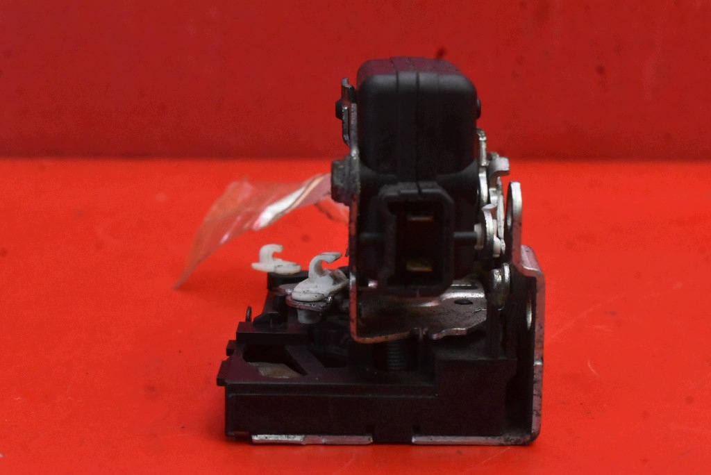 lock door right front front EU 8200928447 DACIA LOGAN MCV and LIFT 07-12
