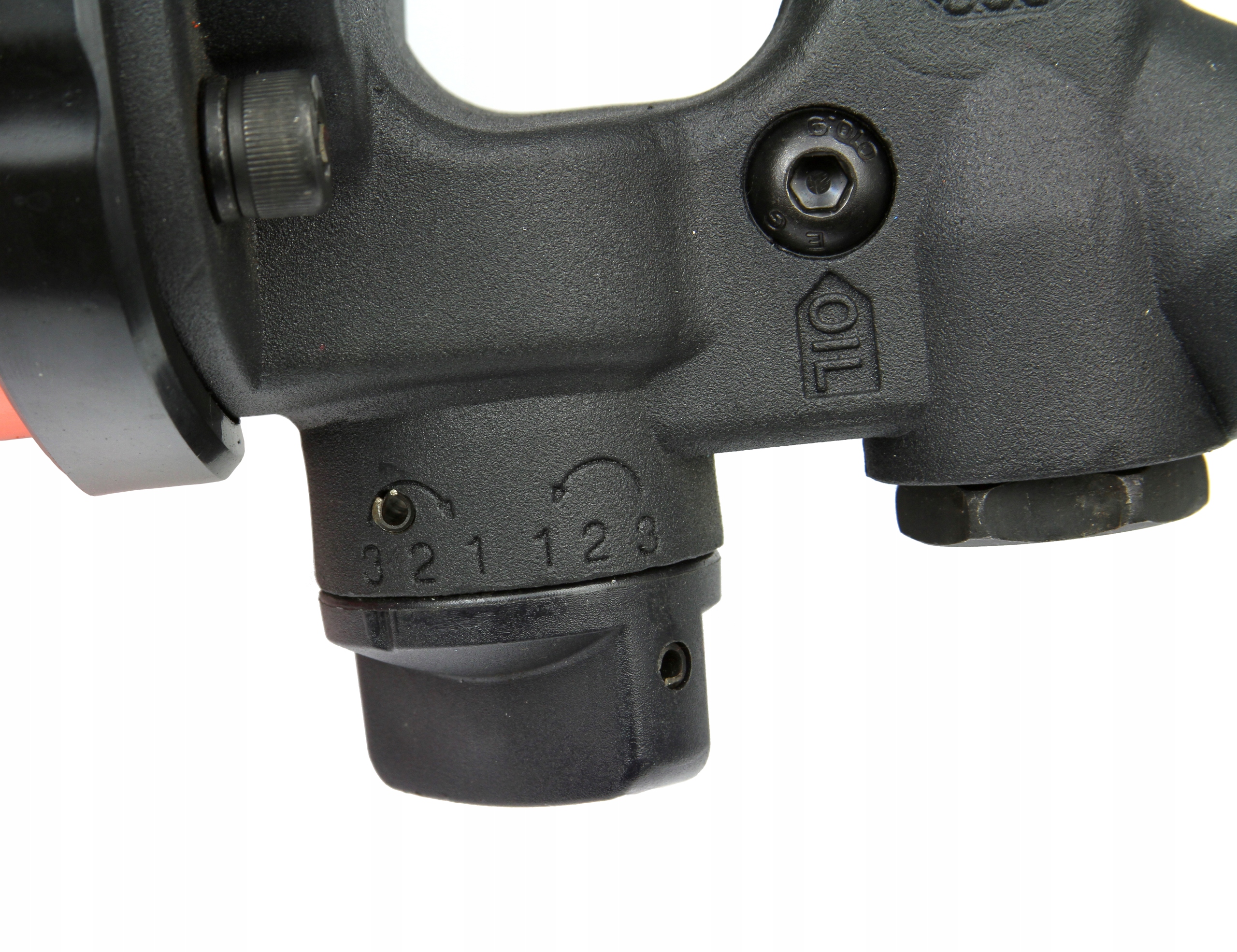 KLUCZ UDAROWY PNEUMATYCZNY BJC 997 1' 5500Nm + ZESTAW NASADEK UDAROWYCH Zużycie powietrza 460 l/min