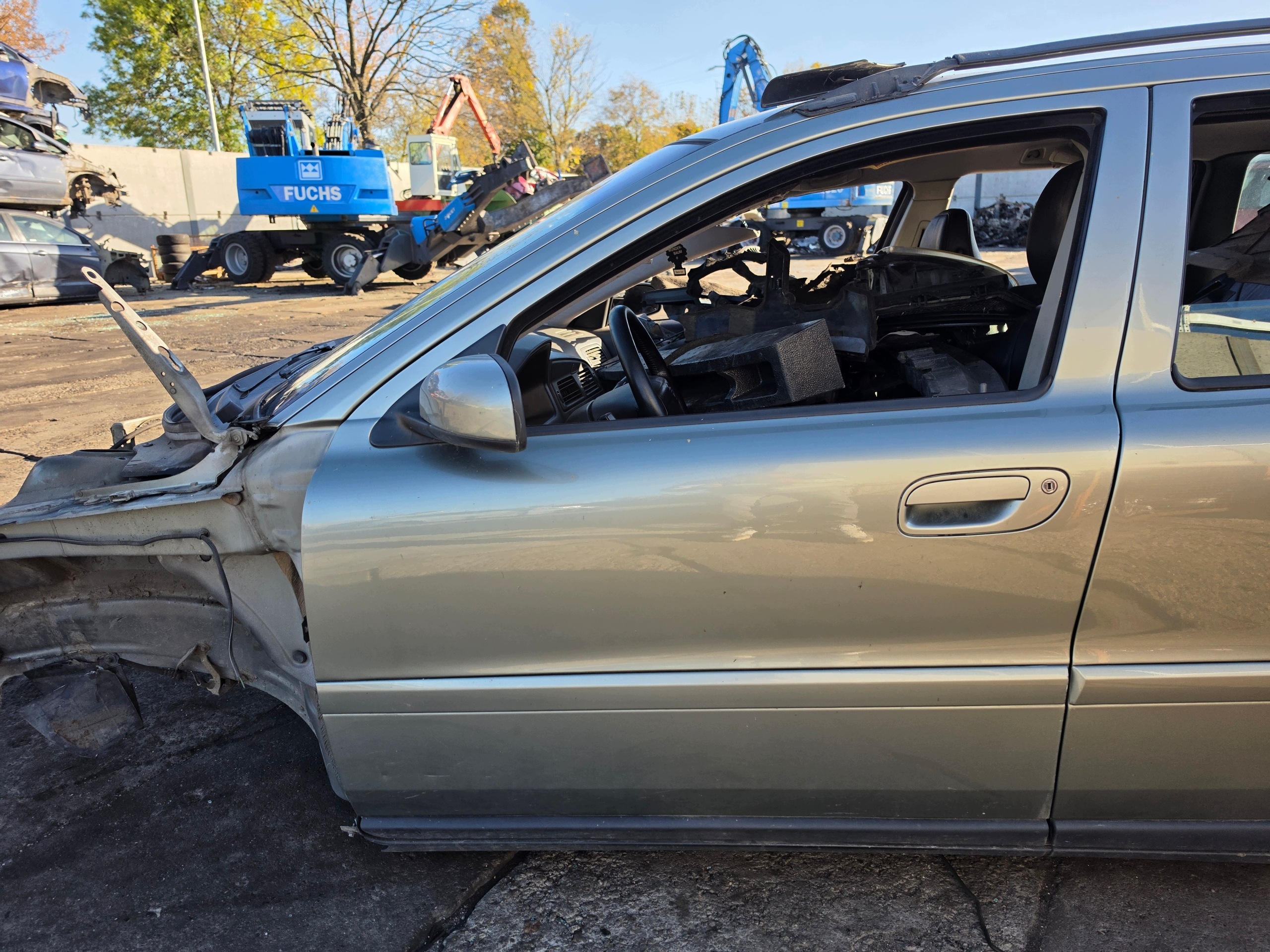 VOLVO V70 II door left front front colour 471-46