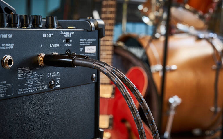 BOSS DUAL CUBE LX WZMACNIACZ GITAROWY STEREO COMBO DO GITARY ELEKTRYCZNEJ Konstrukcja tranzystorowy