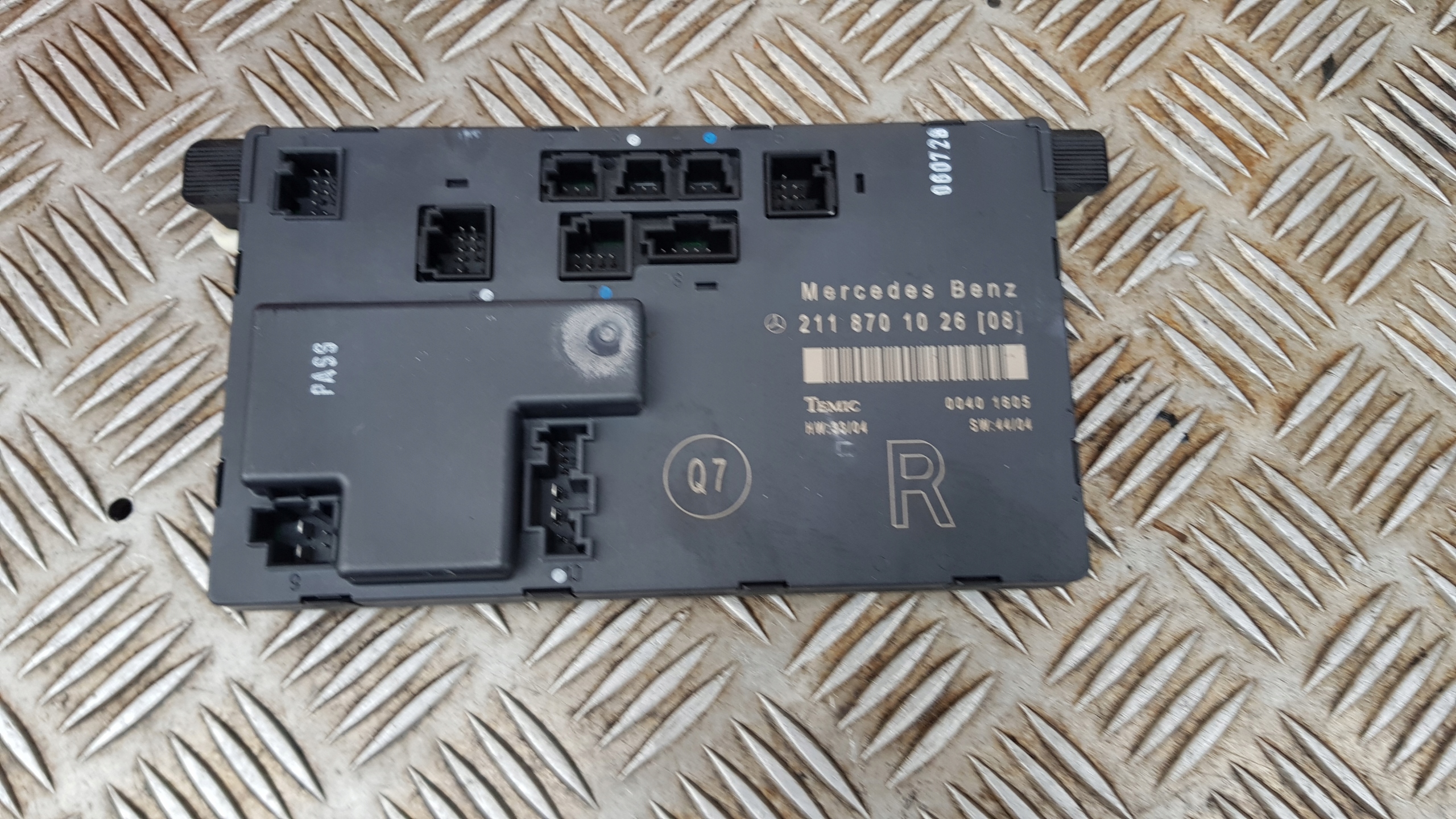 MERCEDES W211 module door right front 2118701026