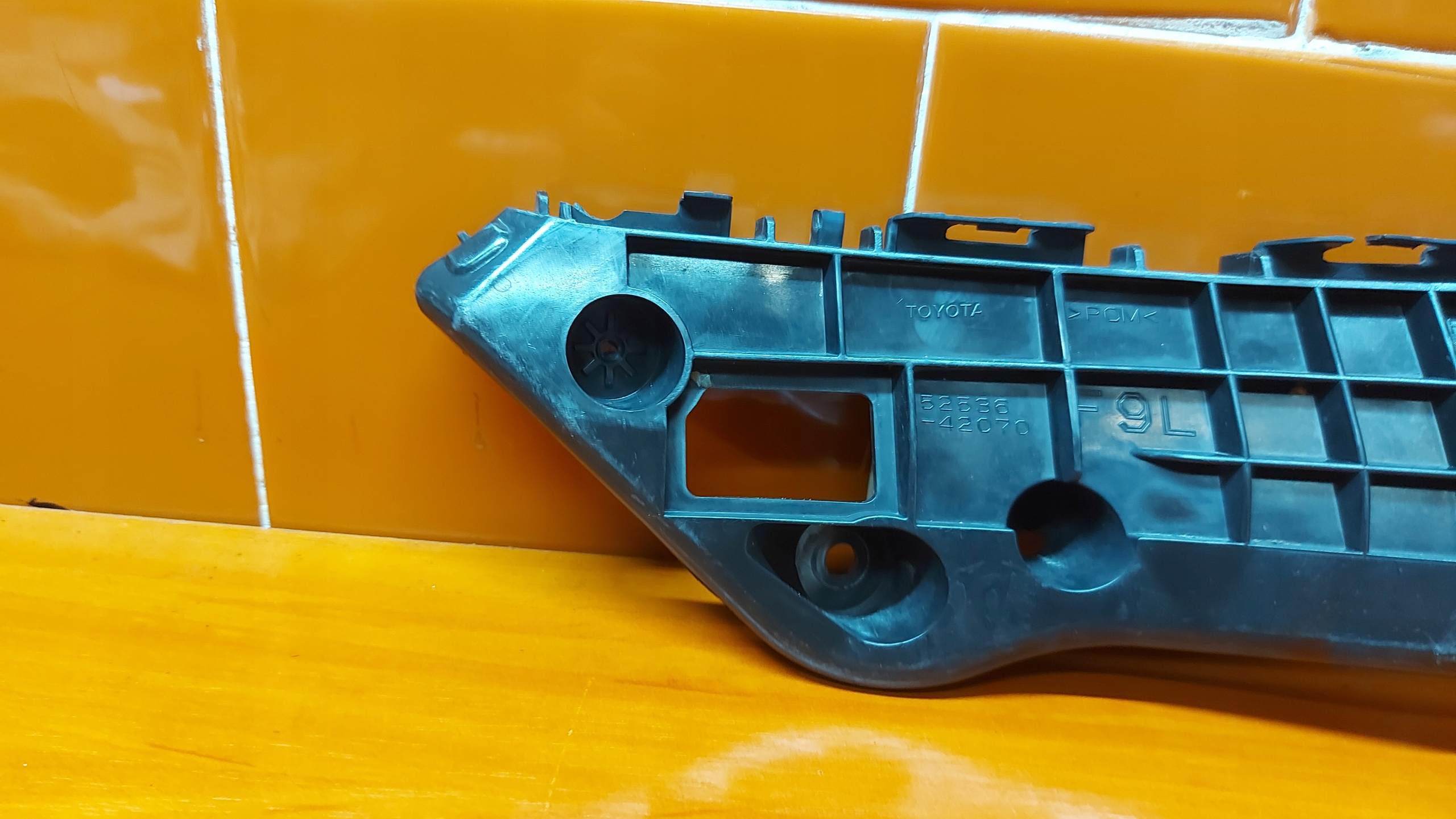 bumper bracket left front TOYOTA RAV4 IV 15-18