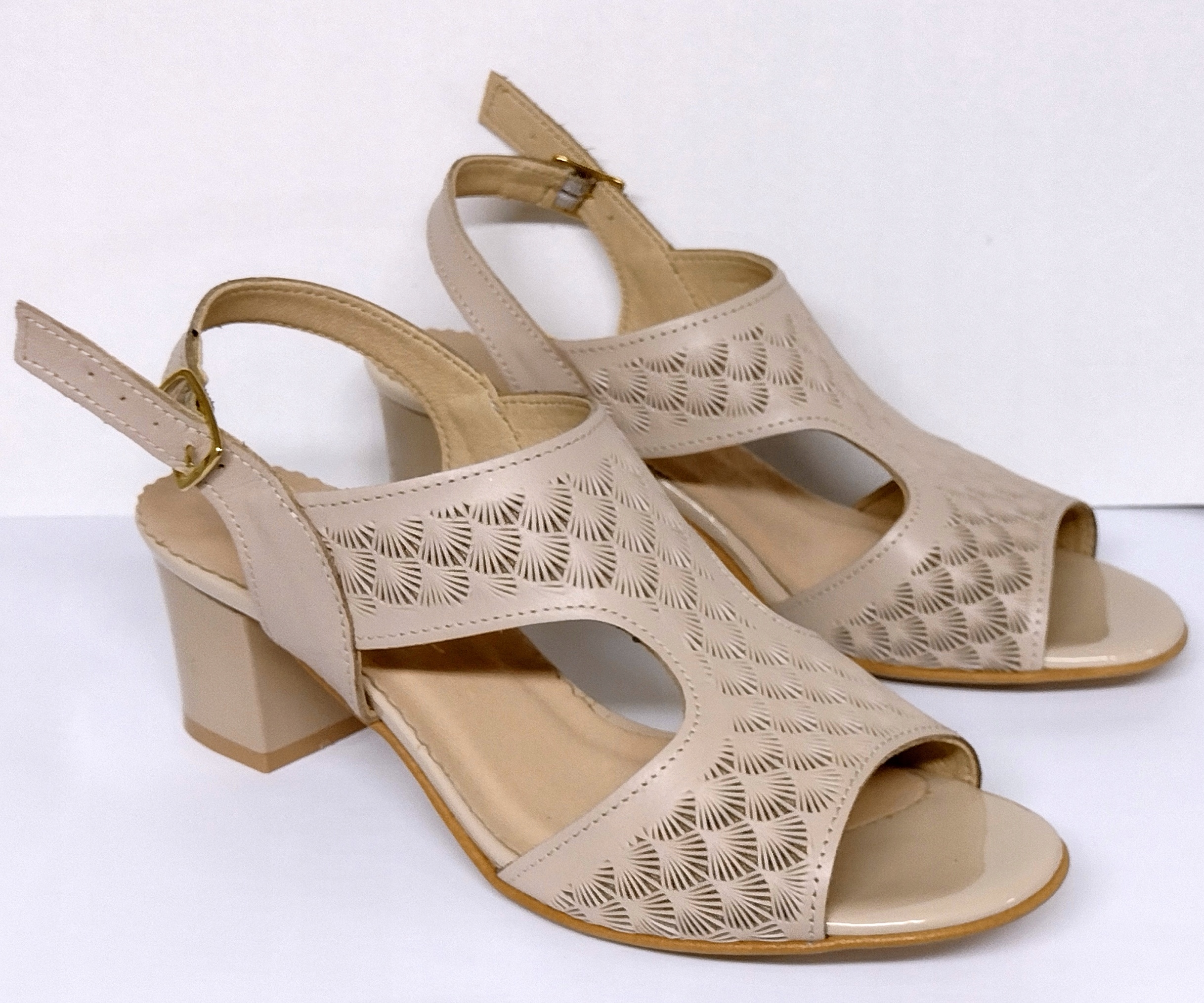 

Eleganckie Sandały Styl I Wygoda Skóra Nat. 65-37