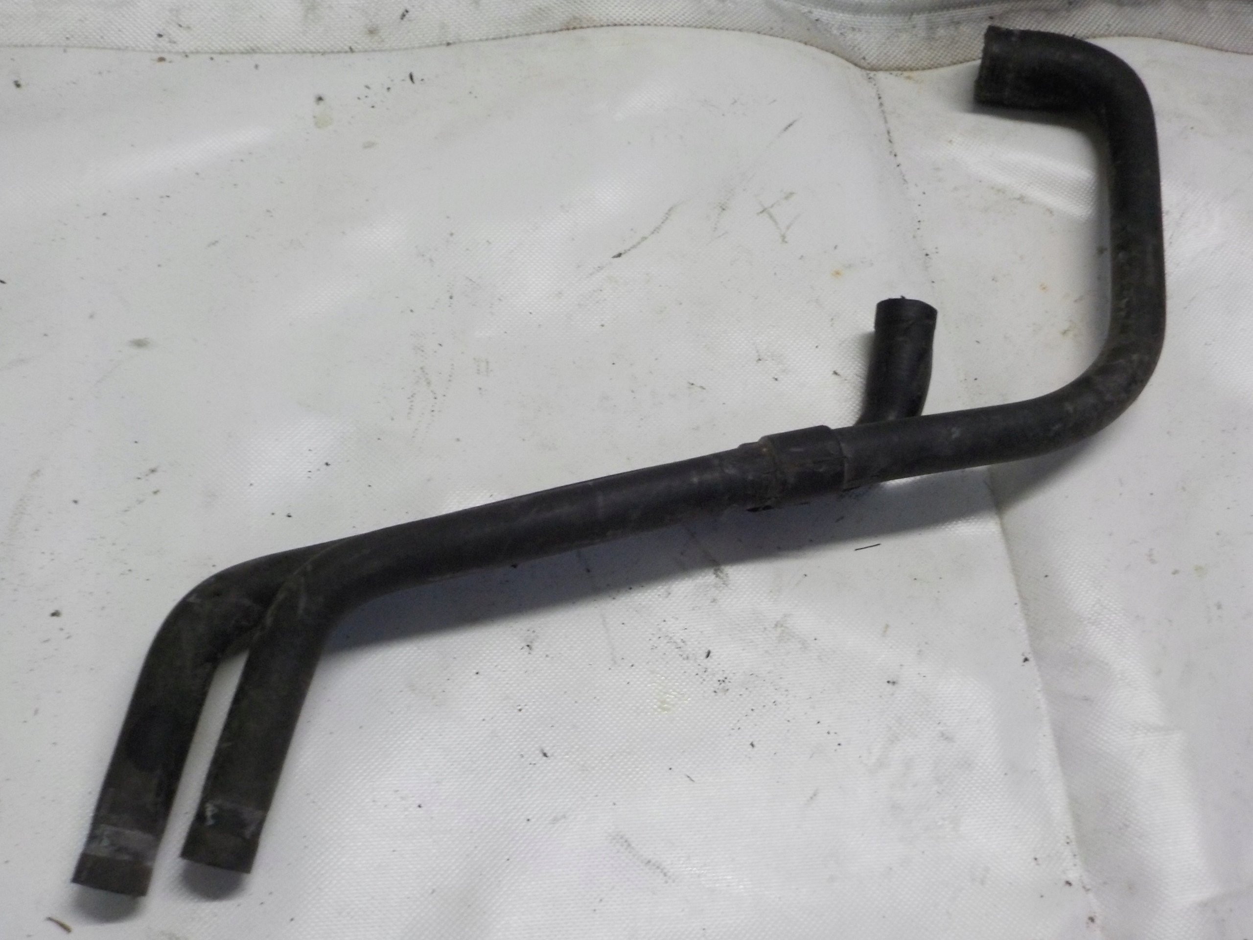 SAAB 900 WĘŻE WĄŻ WODY