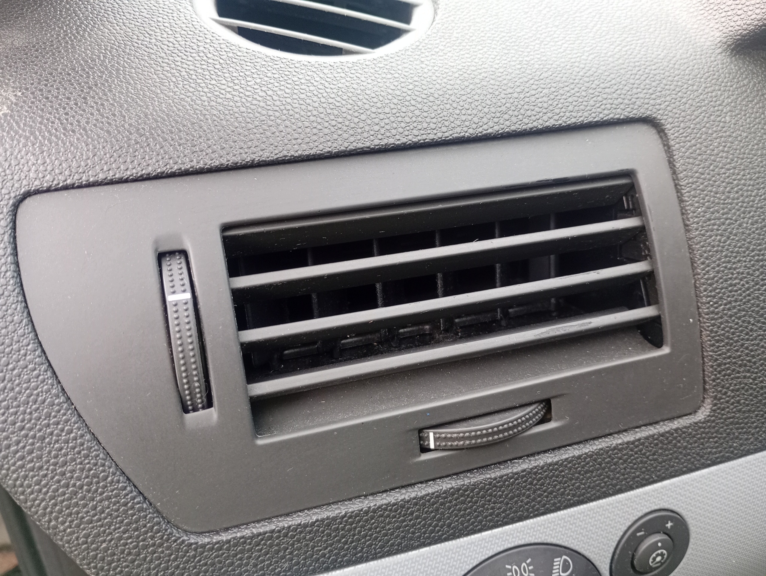 grid air conditioning devices air left driver´s Opel Astra H 04-10