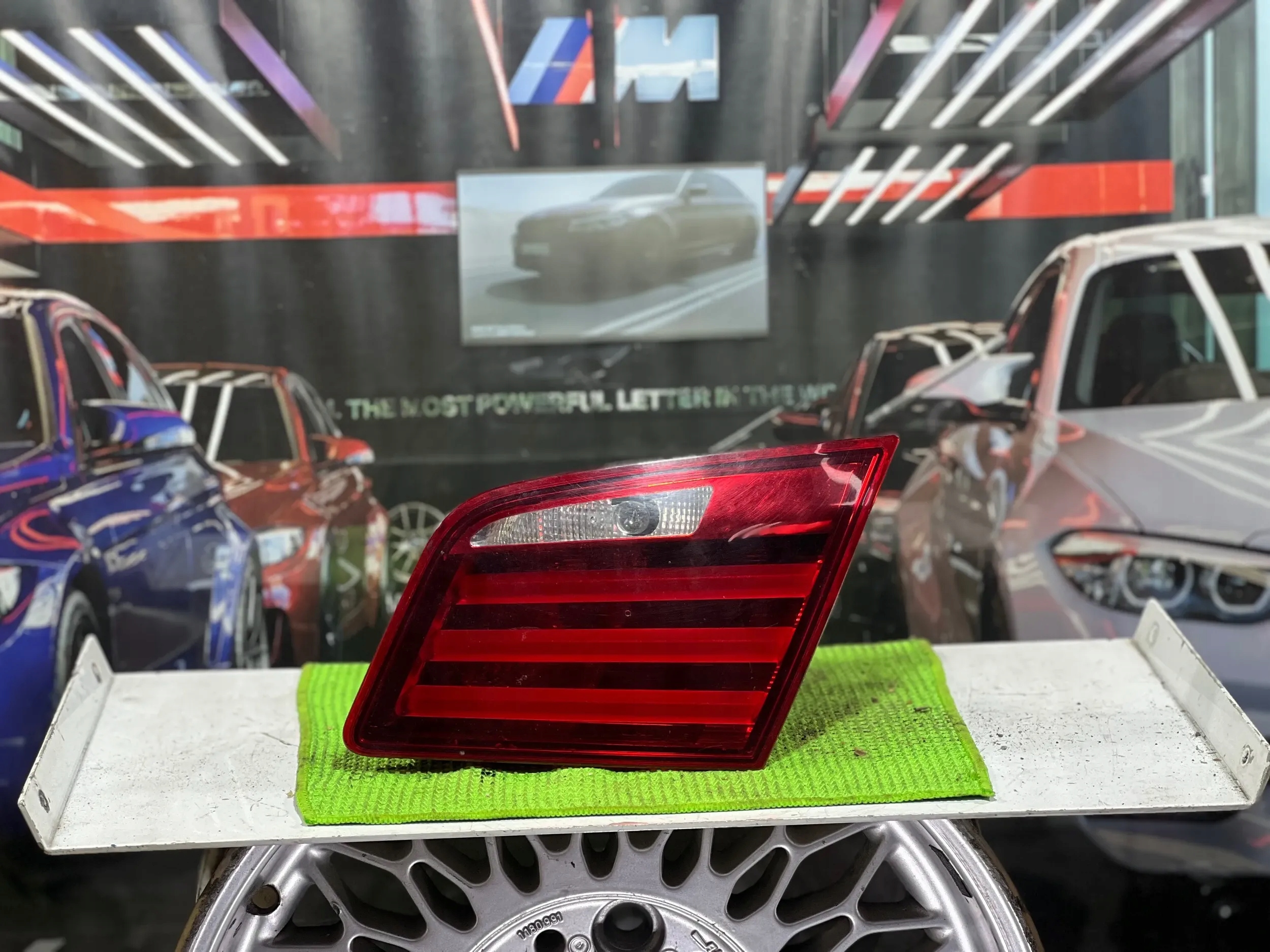 BMW 5 F10 ДО РЕСТАЙЛИНГ ФАРА ЗАД. ПРАВЫЙ ЗАДНЯЯ ПРАВА В ДВЕРИ БАГАЖНИКА 7203226