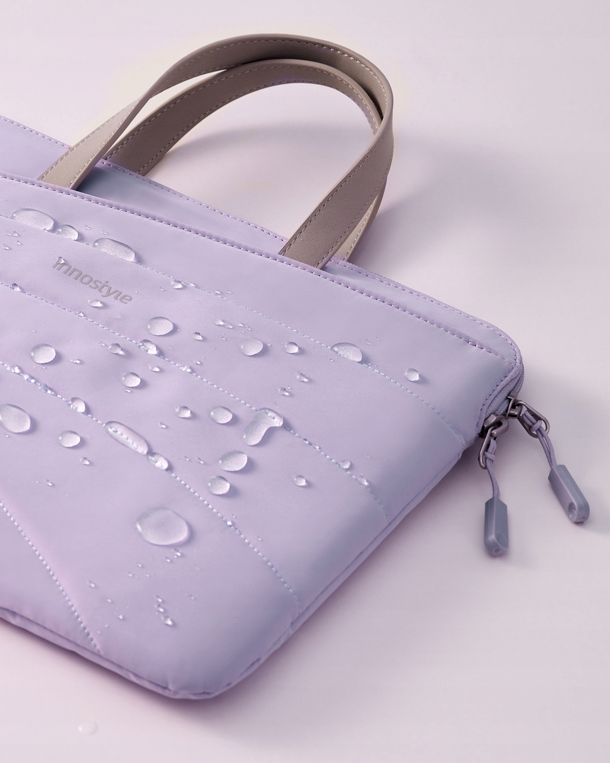 INNOSTYLE DAMSKA TORBA NA LAPTOPA 14 WODOODPORNA CARRYLITE SLIM FIOLETOWA Waga produktu z opakowaniem jednostkowym 0.34 kg