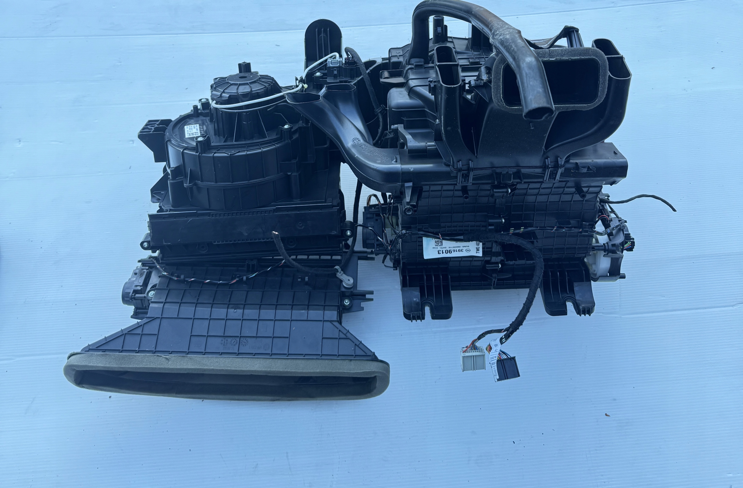 opel INSIGNIA B II радиатор отопителя европа 39169013