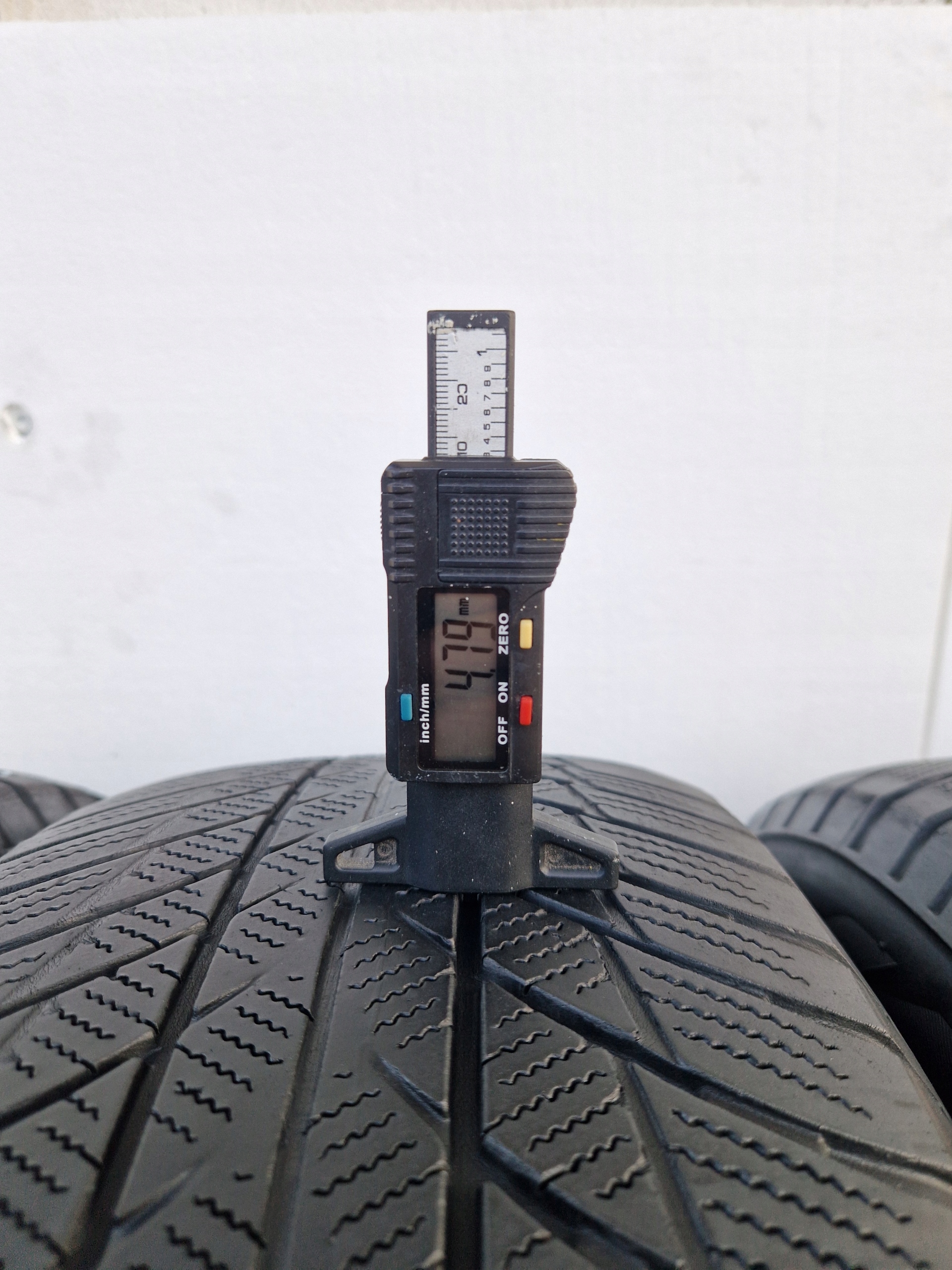 Opony Bridgestone Blizzak LM001 225/60r18 104H Marka Bridgestone
